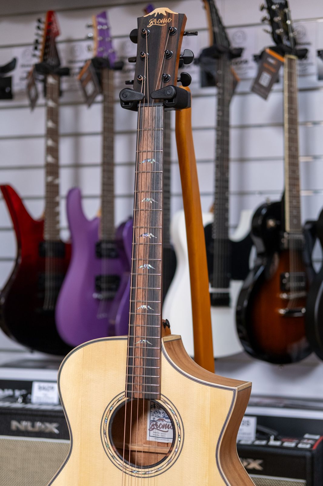 Bromo Tahoma Series Grand Auditorium Acoustic Electric Guitar (Solid Spruce Top)