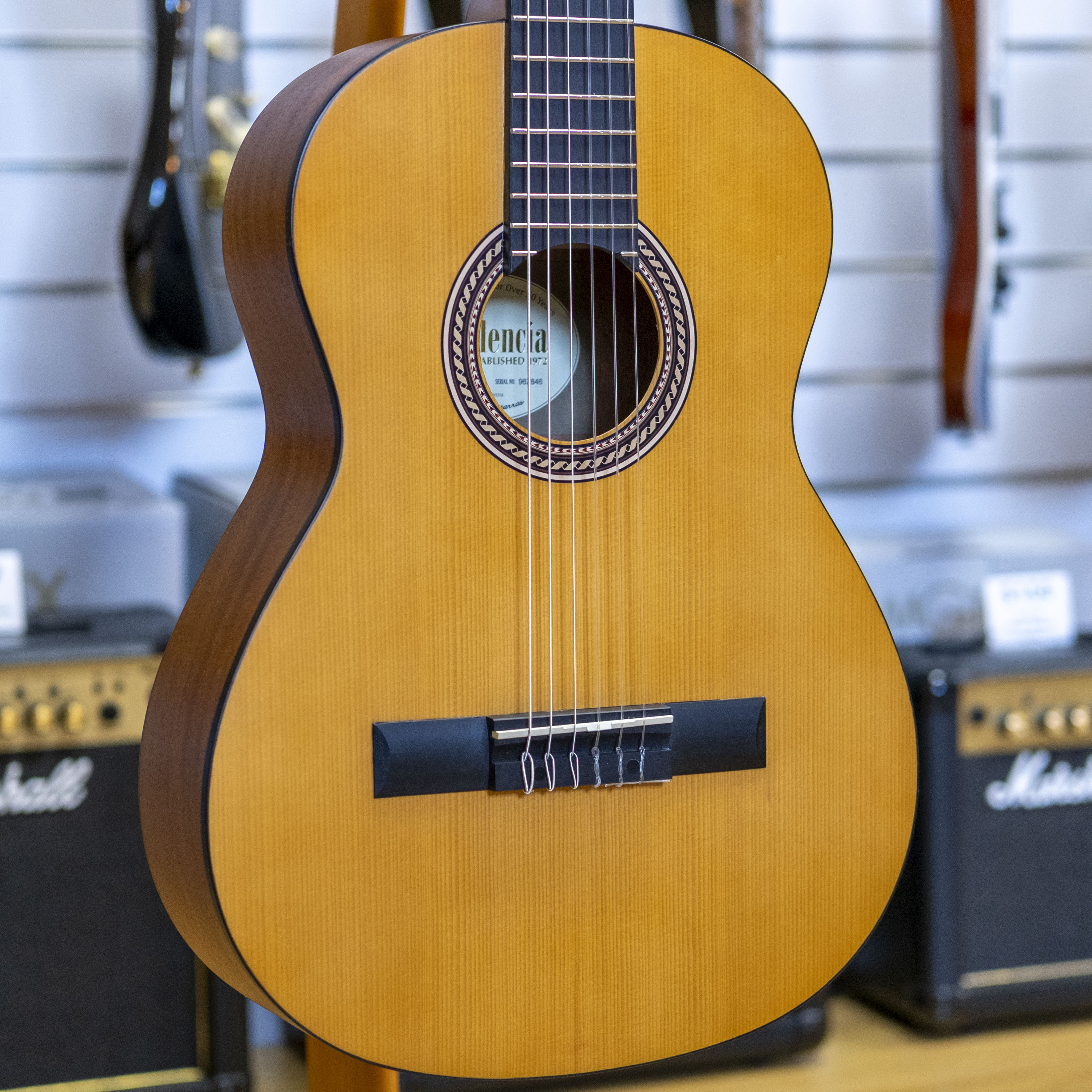 Valencia 200 Series 3/4 Size Nylon String Classical Guitar (Antique Natural)