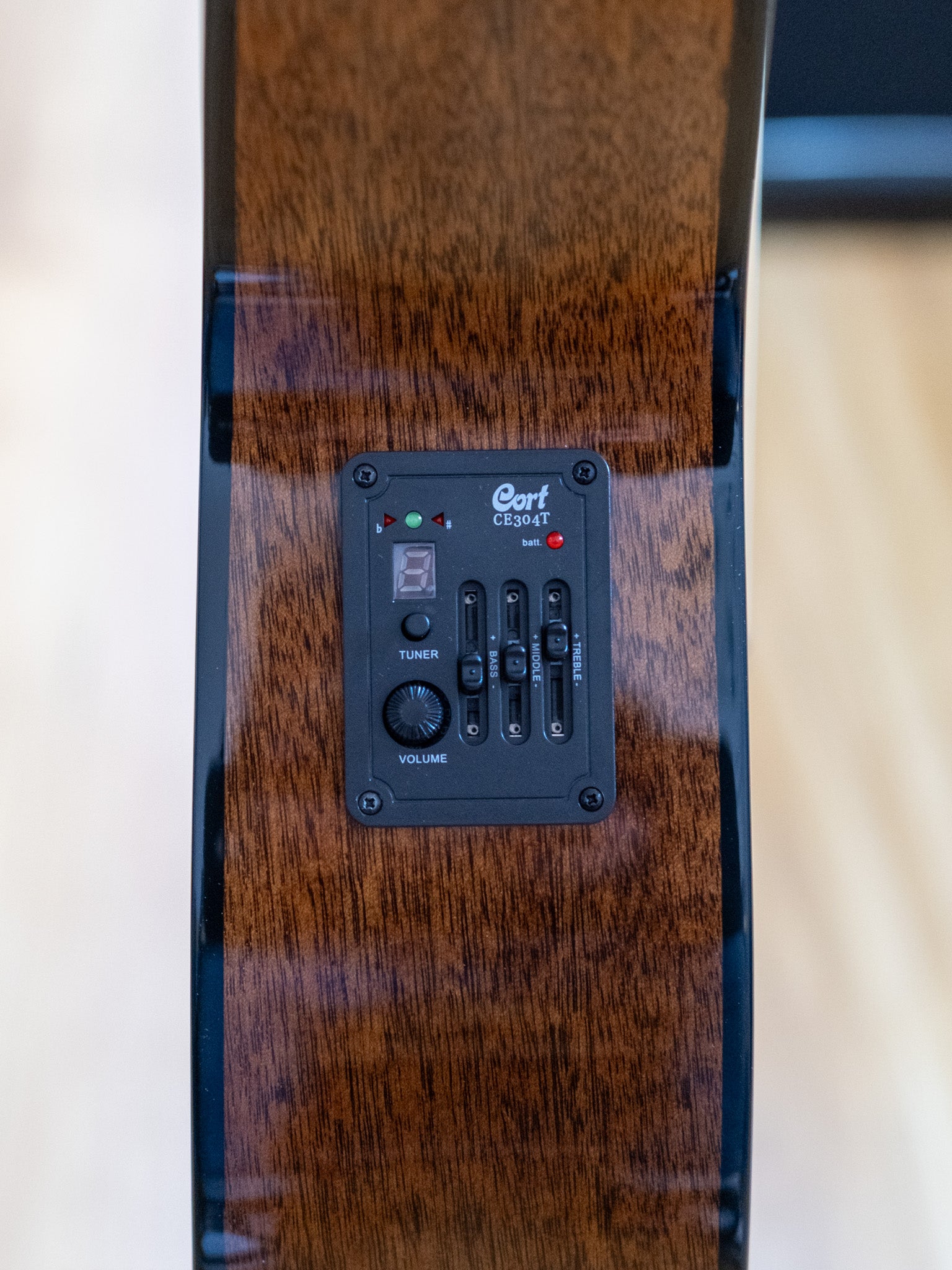 Cort Luce Series OM Acoustic Electric Guitar (Solid Spruce)