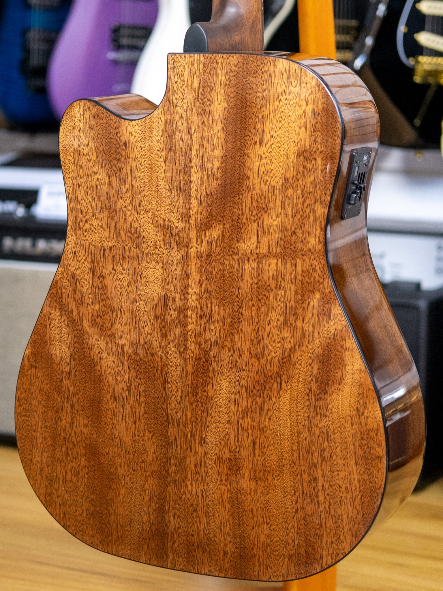 Cort Earth 60 Series Dreadnought Acoustic Electric Guitar (Solid Spruce)