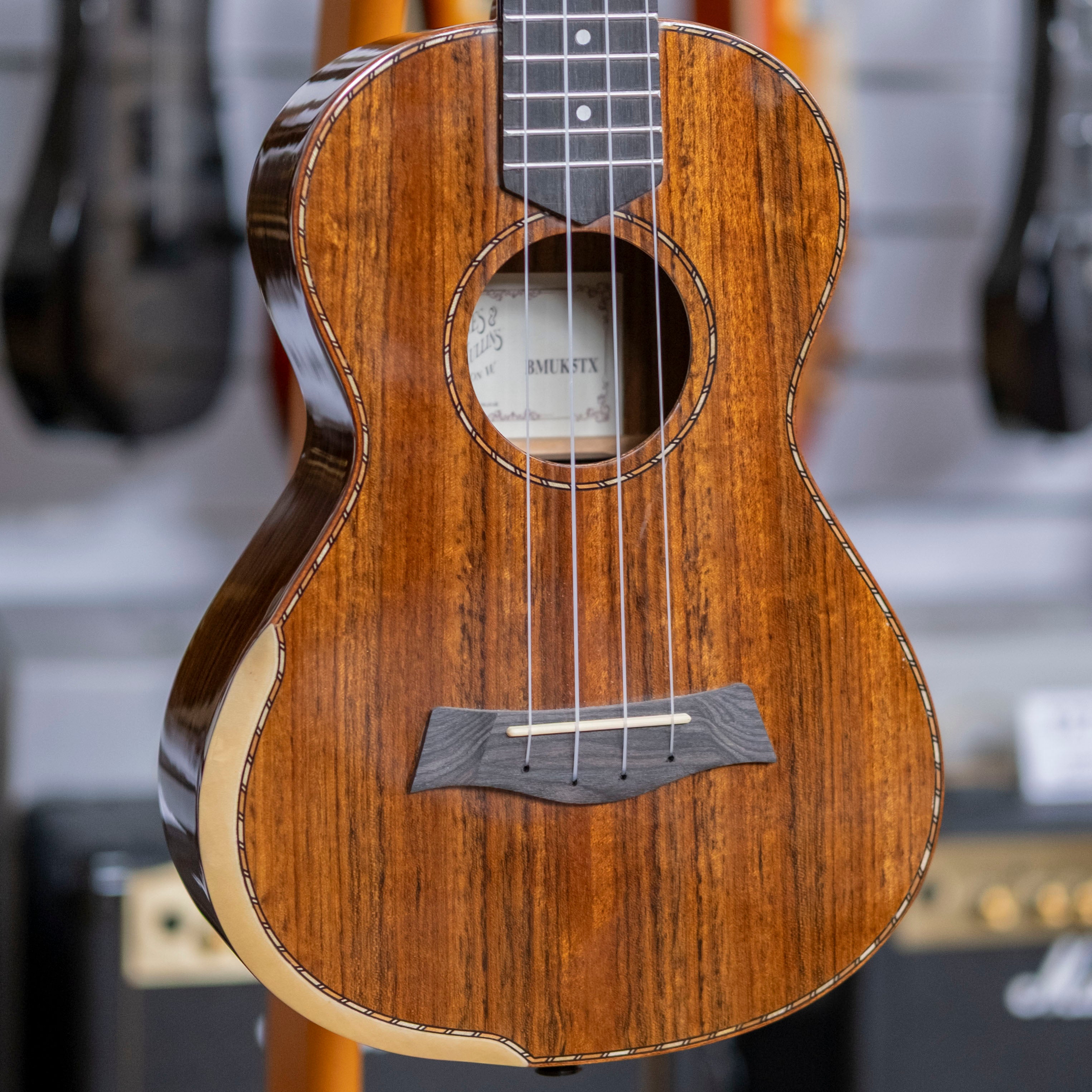 Barnes & Mullins Tenor Ukulele with Gig Bag (Walnut)