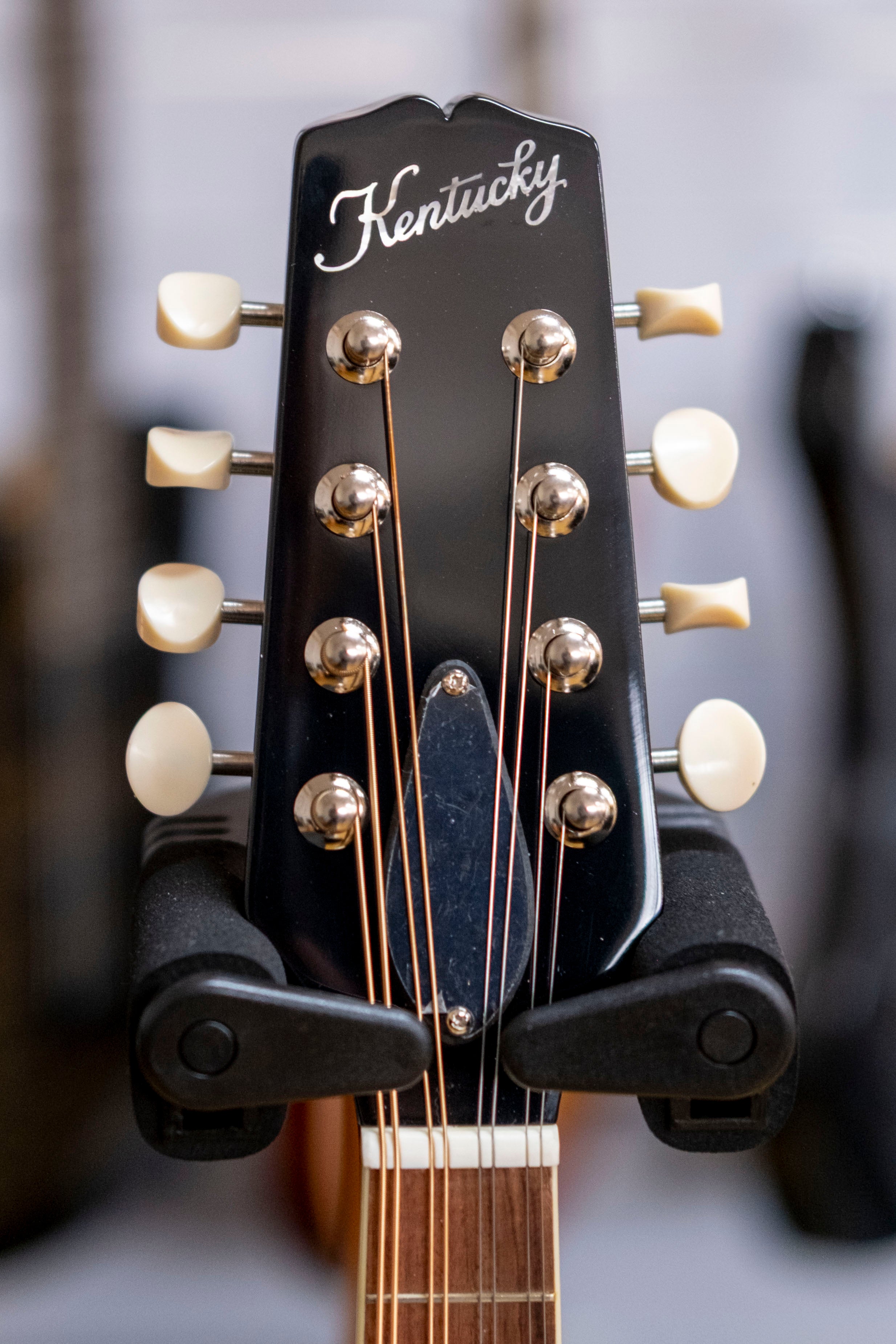 Kentucky KM-140 Solid Top A-Model Mandolin with Deluxe Bag