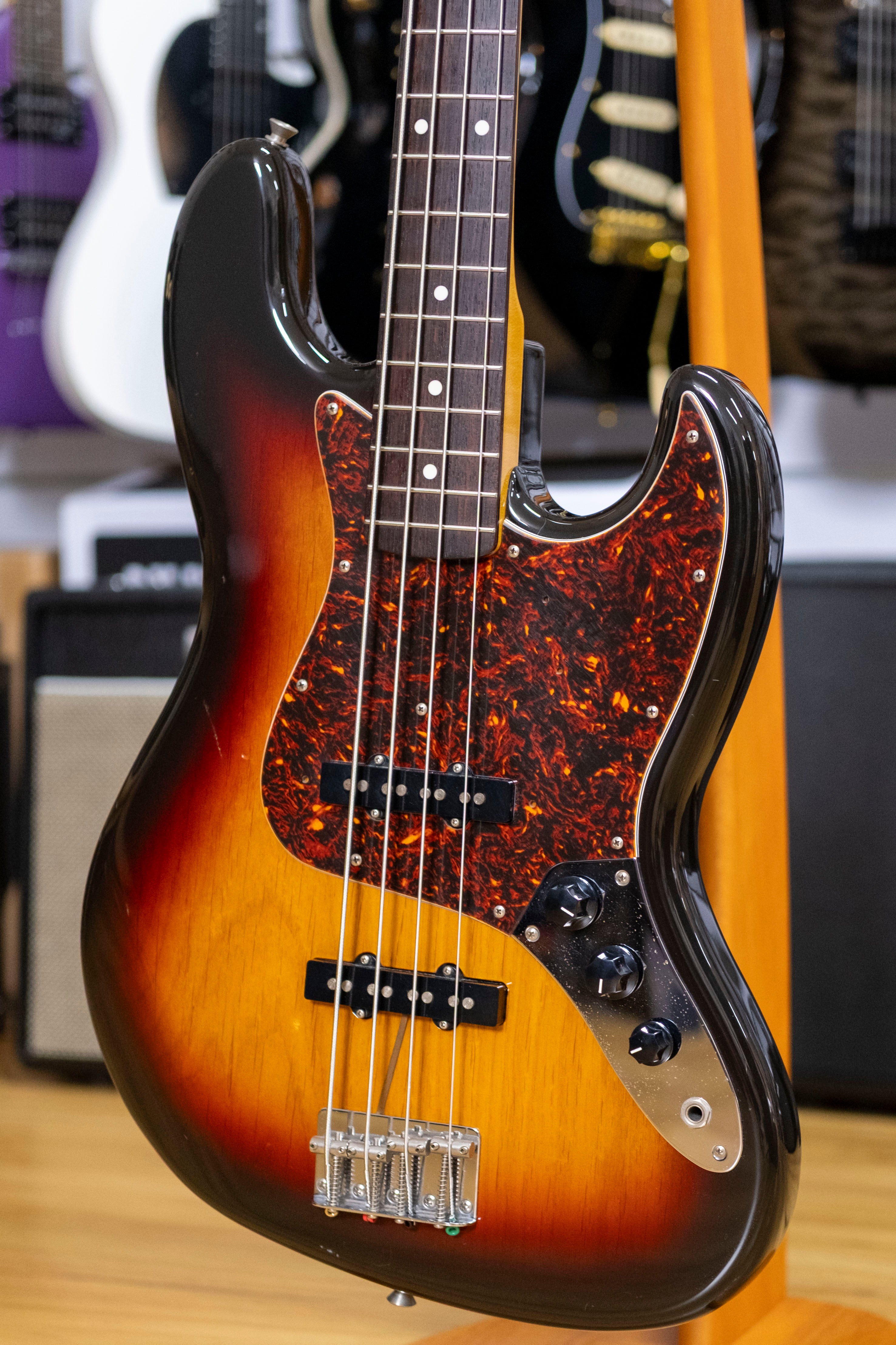Fender JB-62 Jazz Bass Guitar (3-Tone Sunburst) (Pre-Owned, 2004 MIJ)