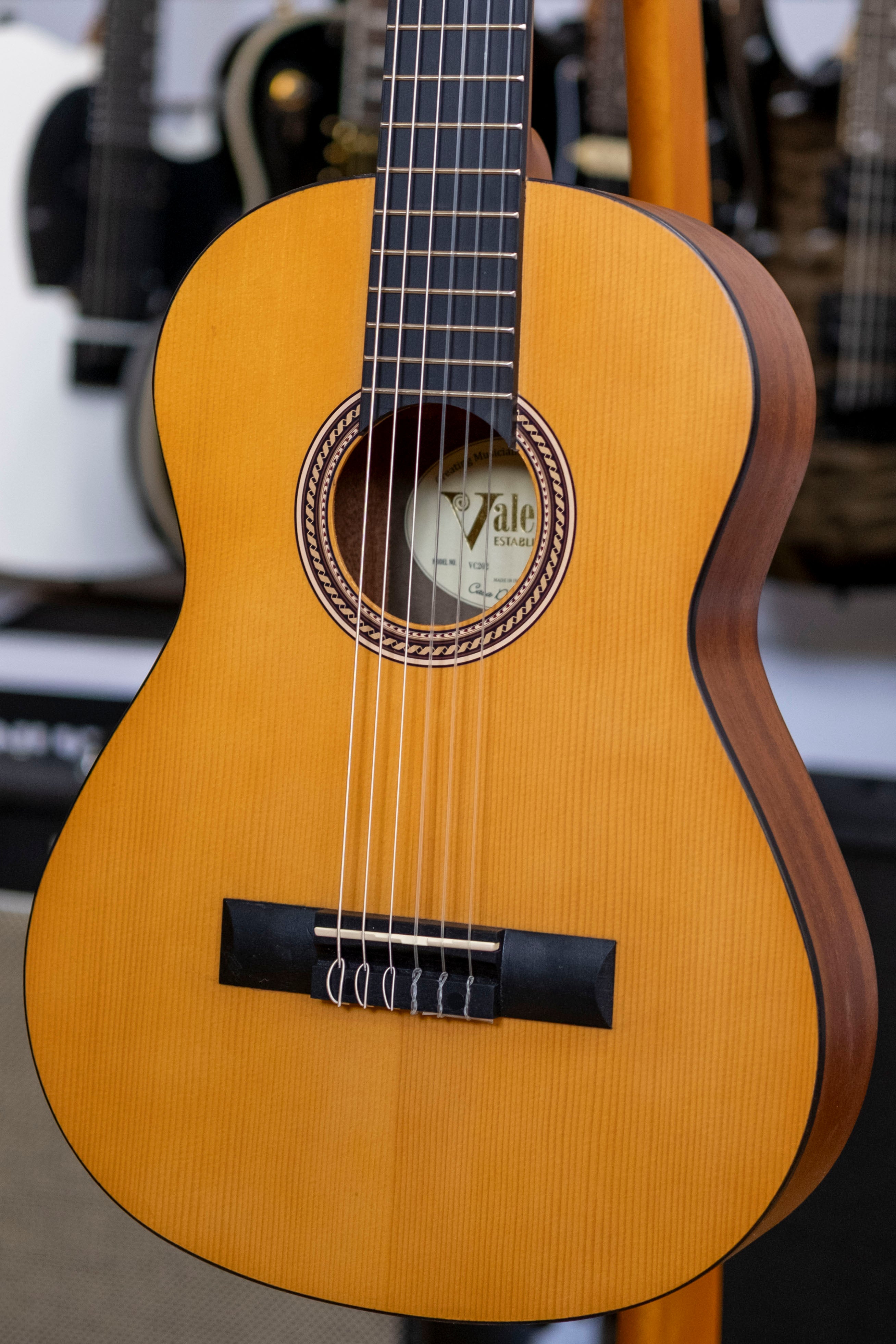 Valencia 200 Series 1/2 Size Nylon String Classical Guitar (Antique Natural)