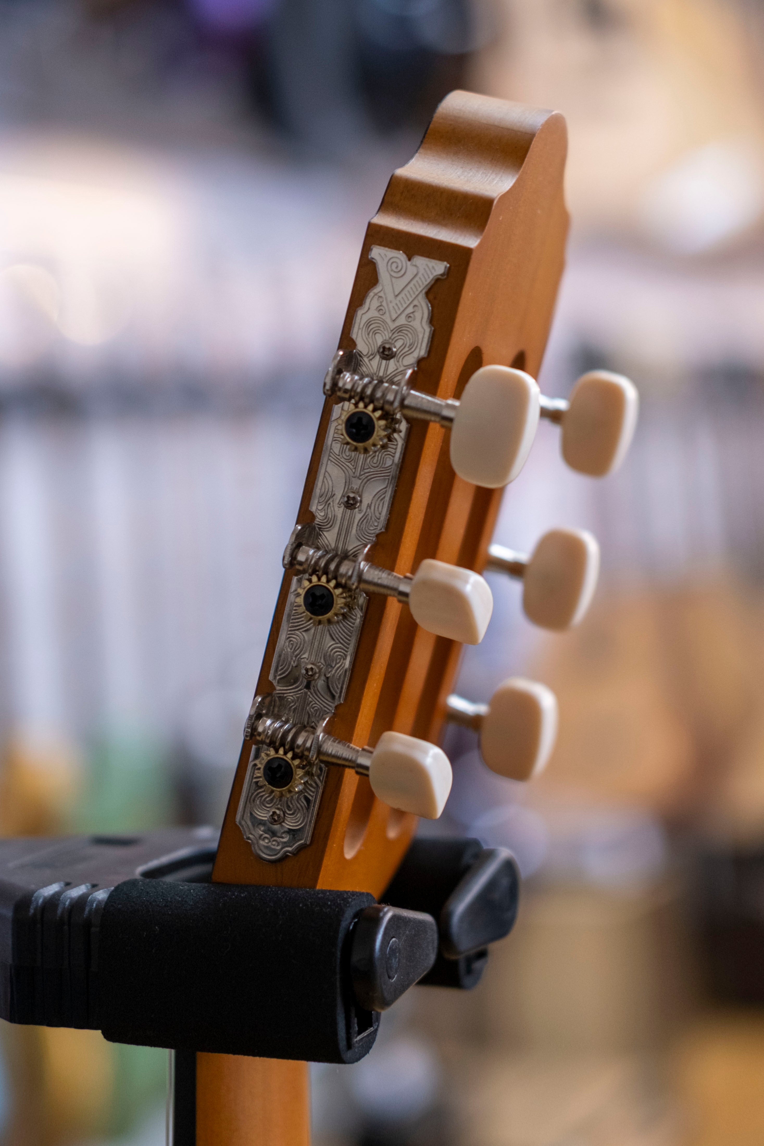 Valencia 200 Series 1/2 Size Nylon String Classical Guitar (Antique Natural)