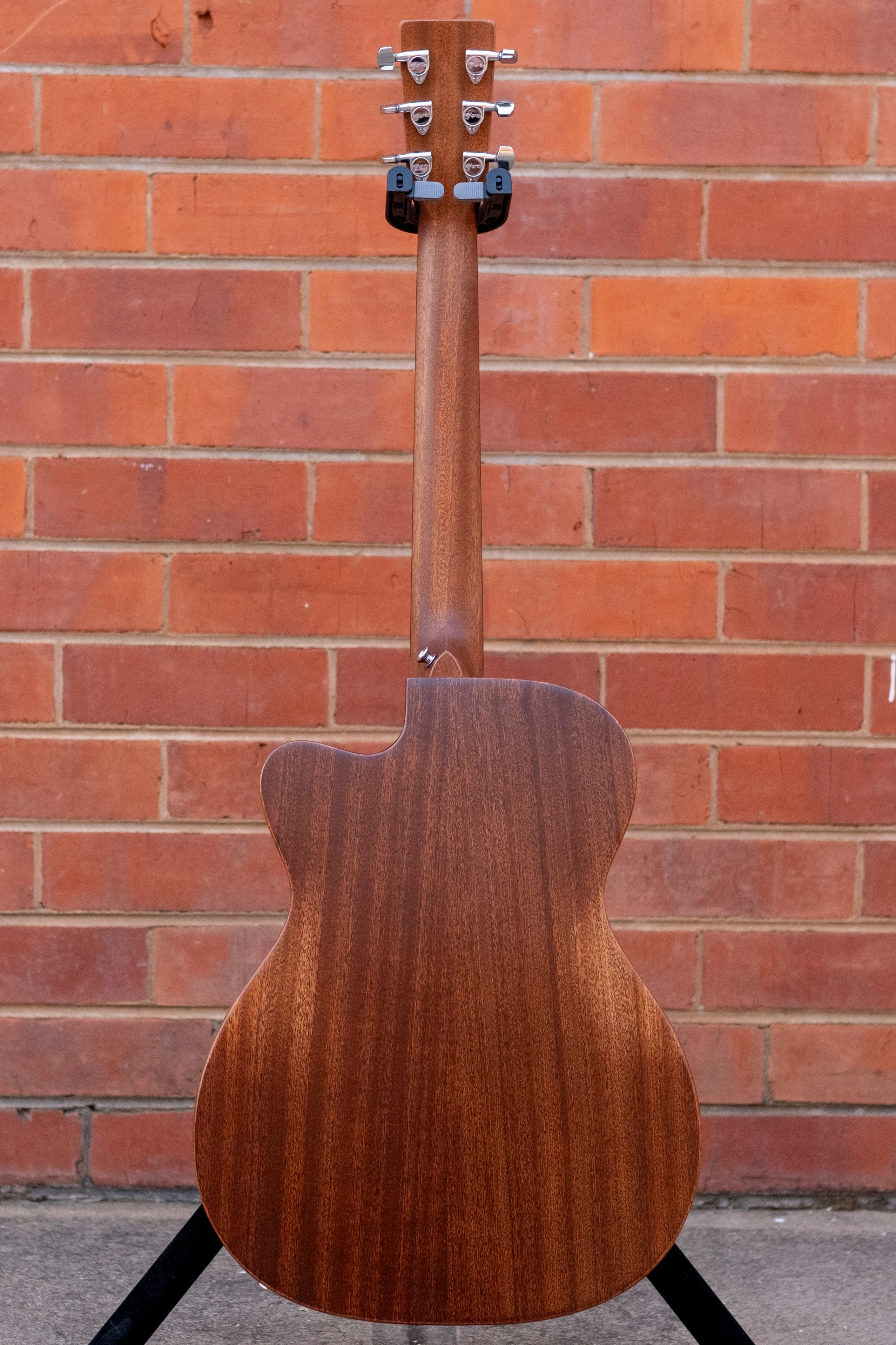 Martin Junior Series 000CJR-10E Cutaway Streetmaster Acoustic Electric Guitar (Sapele)