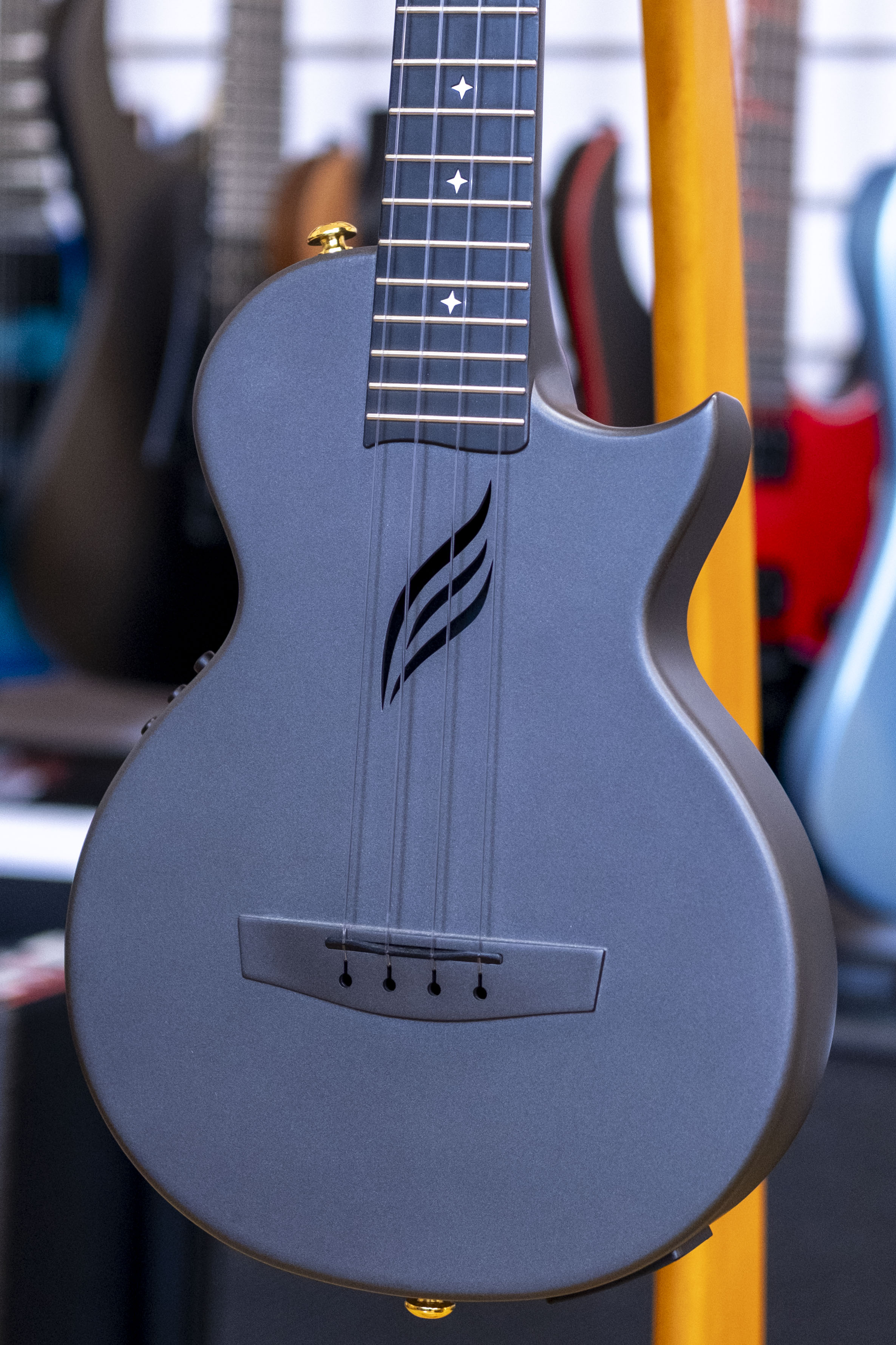 Enya Nova U Carbon Electric Tenor Ukulele (Black) (Pre-Owned)