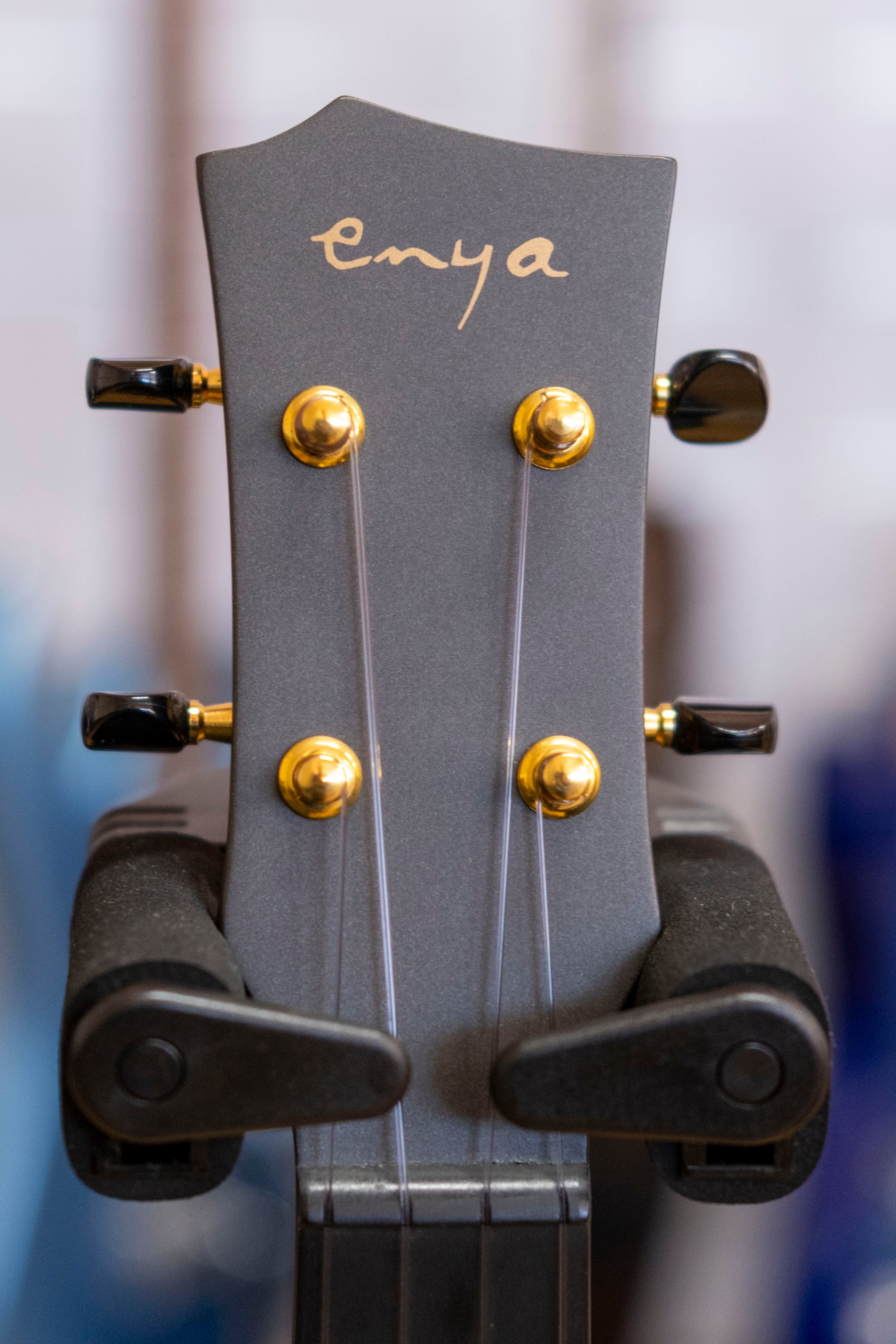 Enya Nova U Carbon Electric Tenor Ukulele (Black) (Pre-Owned)