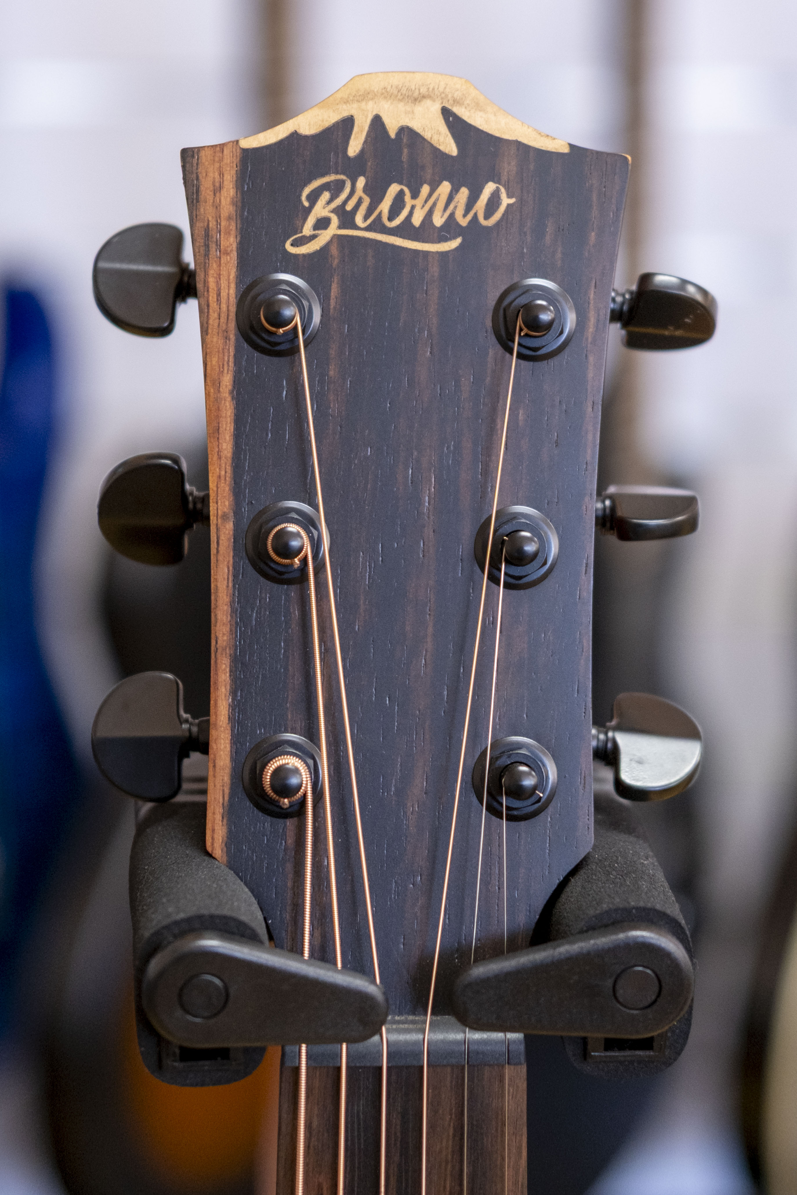 Bromo BAT2MCE Tahoma Series Grand Auditorium Acoustic Electric Guitar (Solid Mahogany Top)