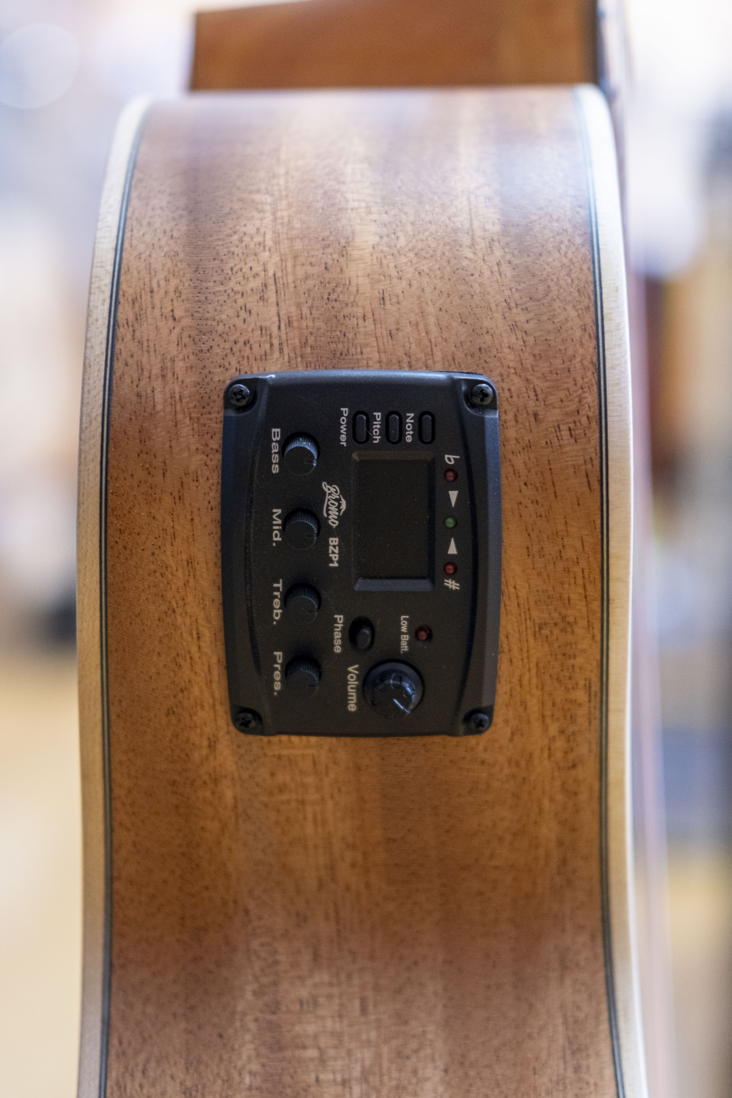 Bromo BAT4CE Tahoma Series Grand Auditorium Acoustic Electric Guitar (Solid Spruce Top)