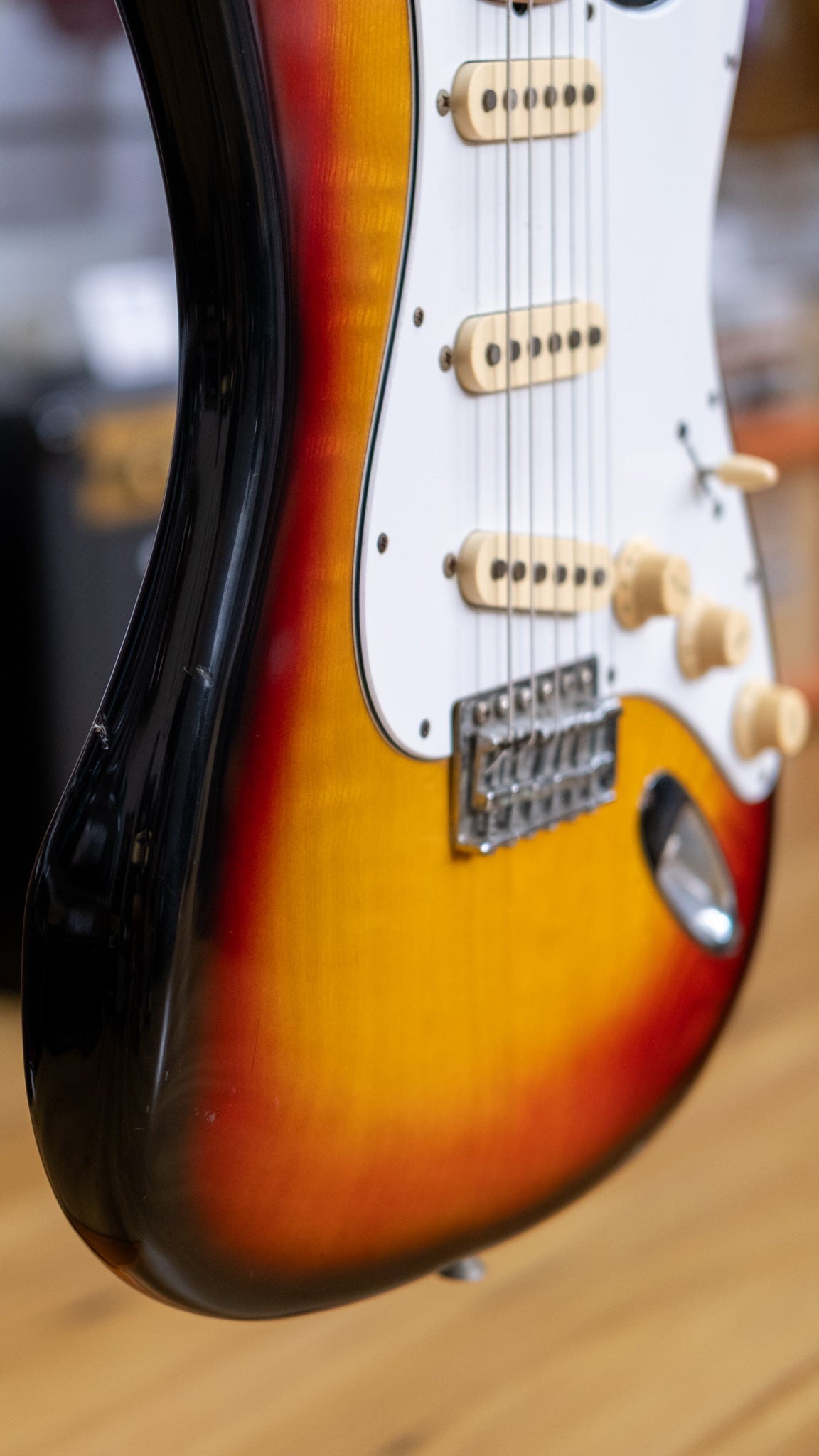Yamaha SR-400 Super R'nroller 400 Electric Guitar (3-Tone Sunburst) (Pre-Owned, 1980 MIJ)