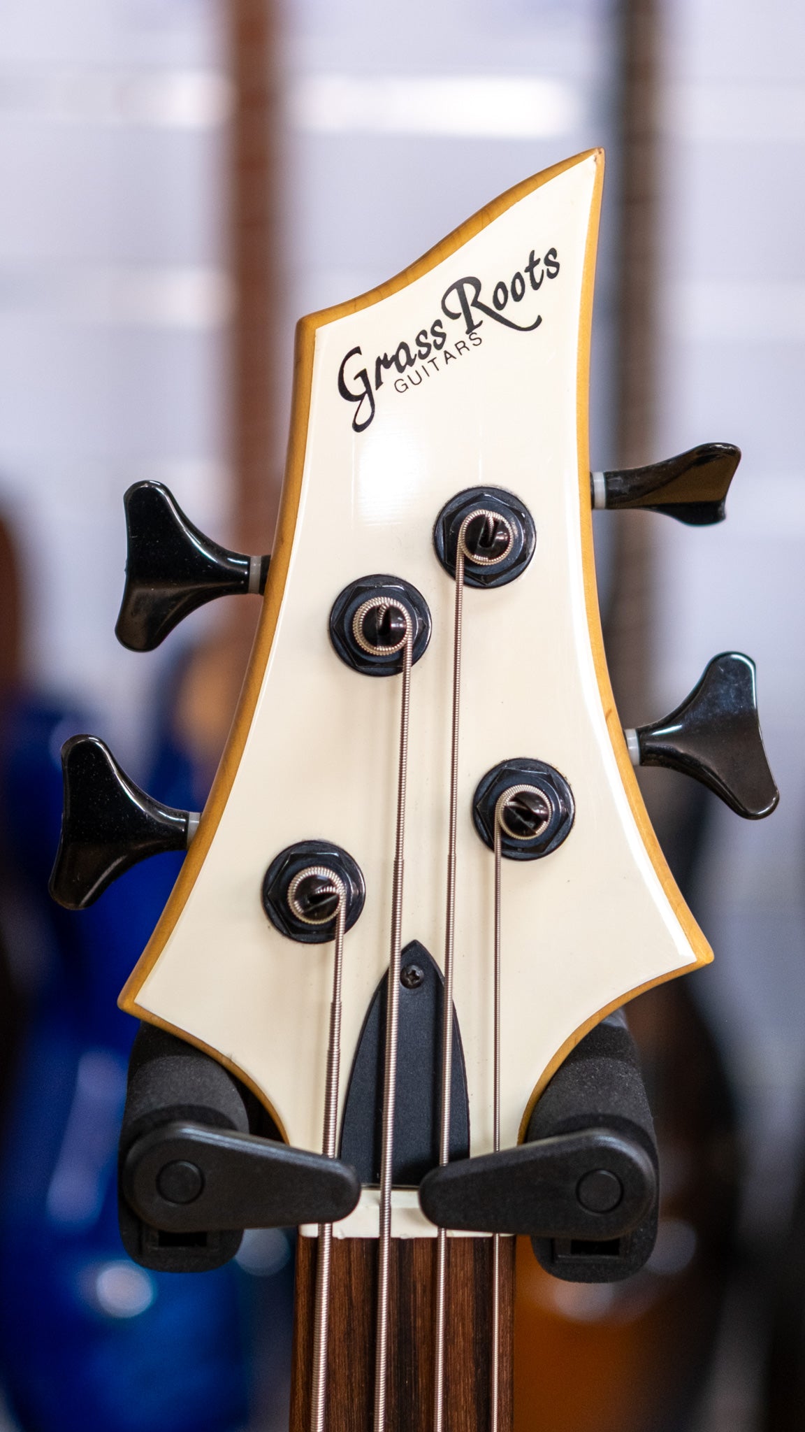 Grass Roots G-G-58B Bass Guitar (White) (Pre-Owned, MIJ)