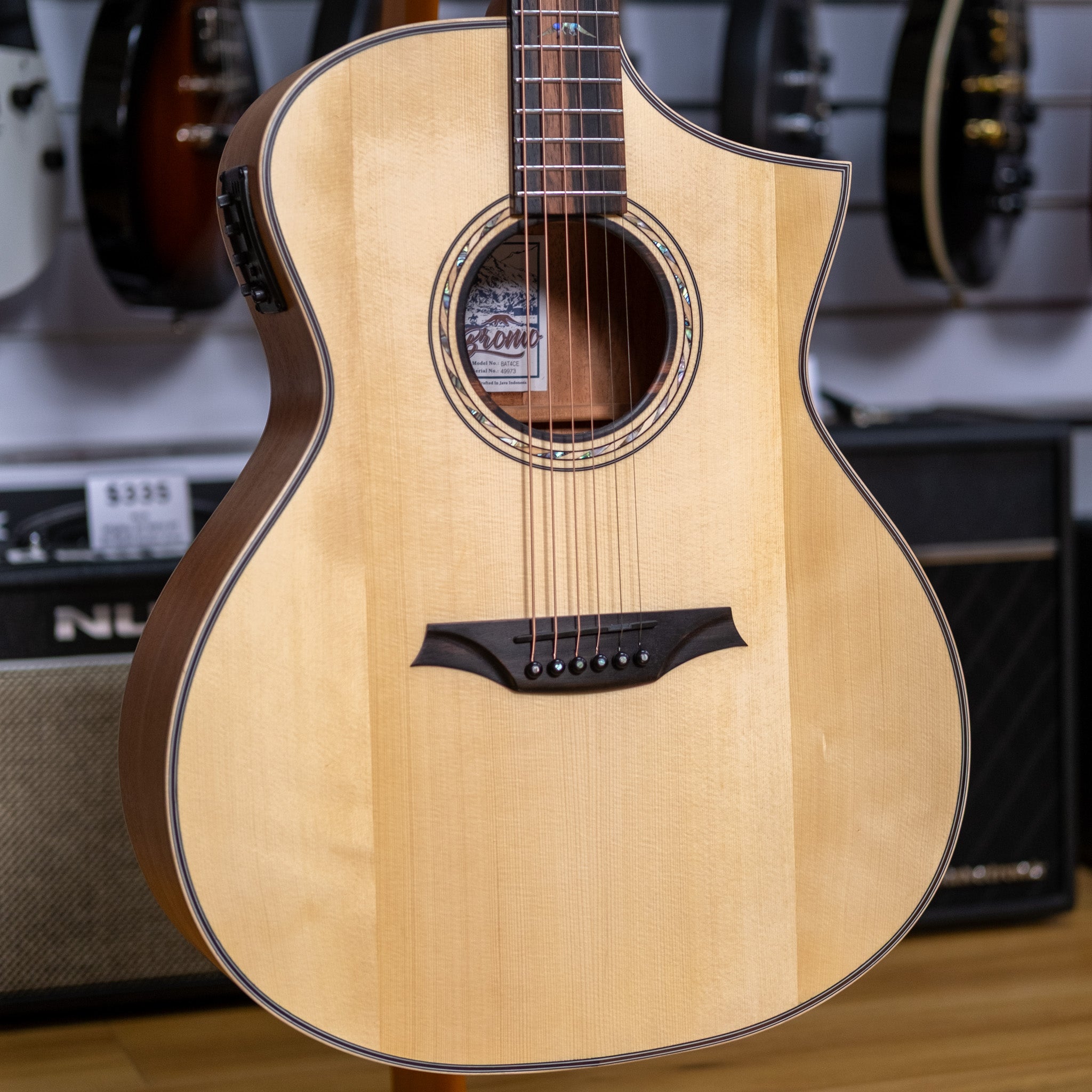 Bromo Tahoma Series Grand Auditorium Acoustic Electric Guitar (Solid Spruce Top)