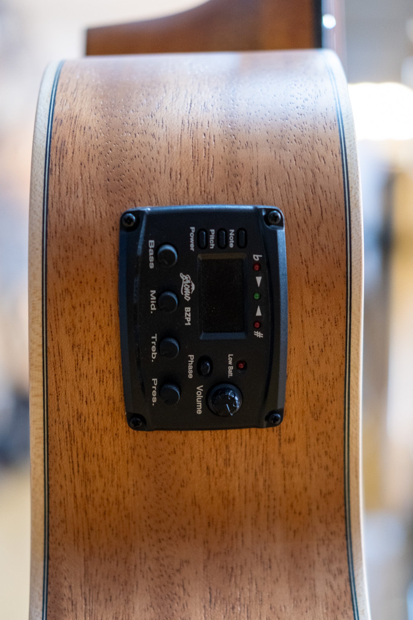 Bromo Tahoma Series Grand Auditorium Acoustic Electric Guitar (Solid Spruce Top)