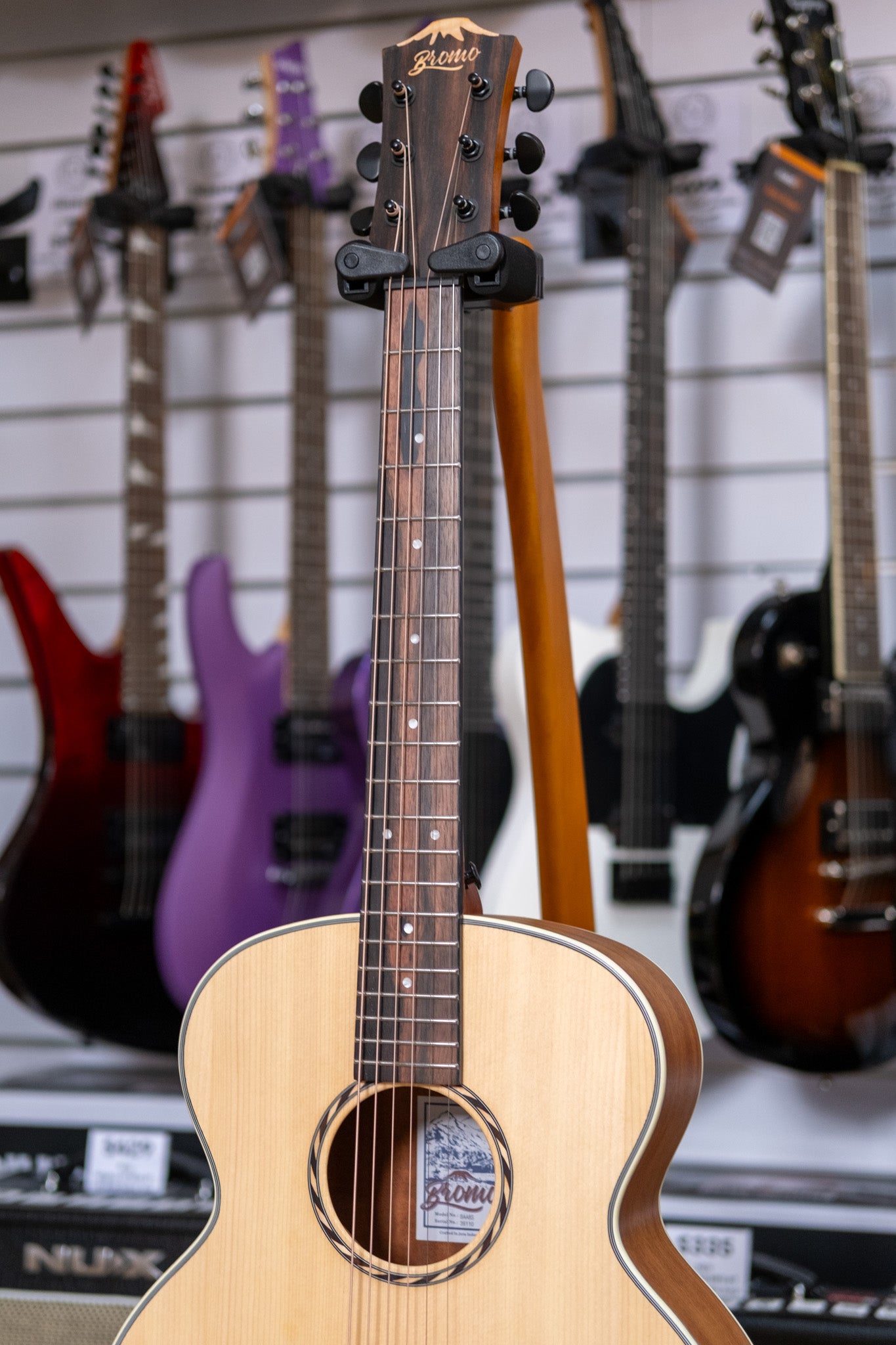 Bromo Appalachia Series Mini Jumbo Acoustic Guitar (Solid Spruce Top)