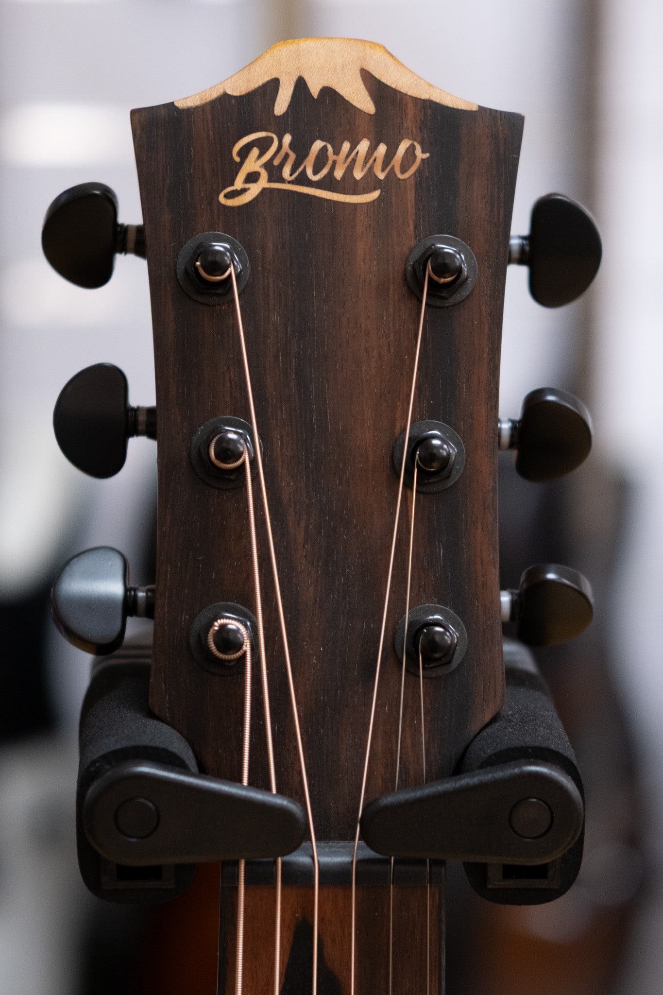 Bromo Appalachia Series Mini Jumbo Acoustic Guitar (Solid Spruce Top)