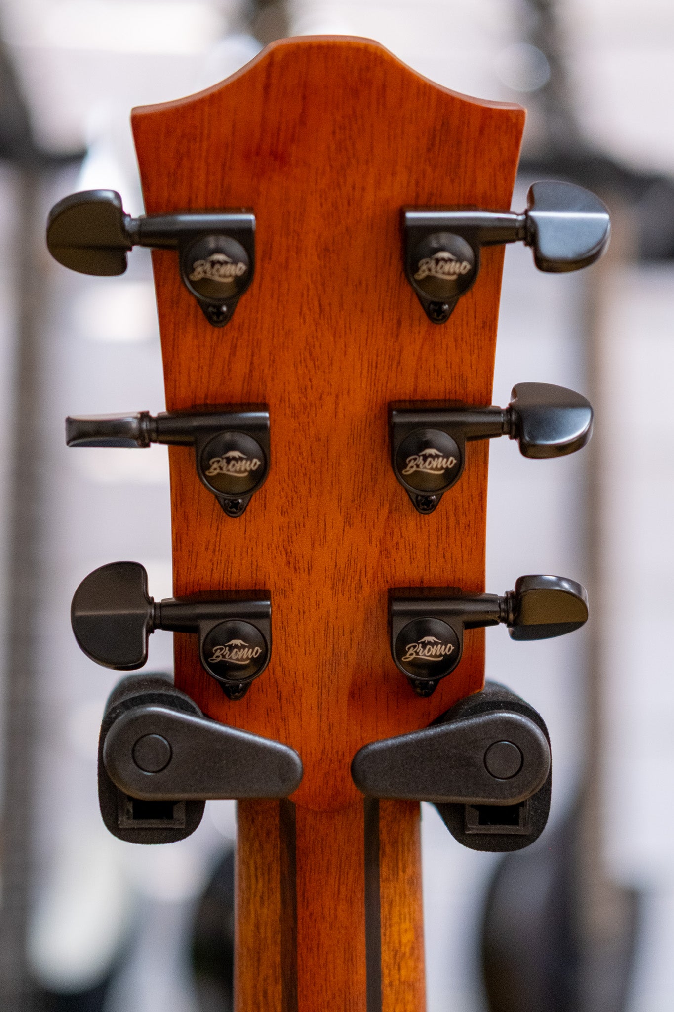 Bromo Rocky Mountain Series All Solid Acoustic Electric Guitar with Bag (Spruce/ Amara Ebony)