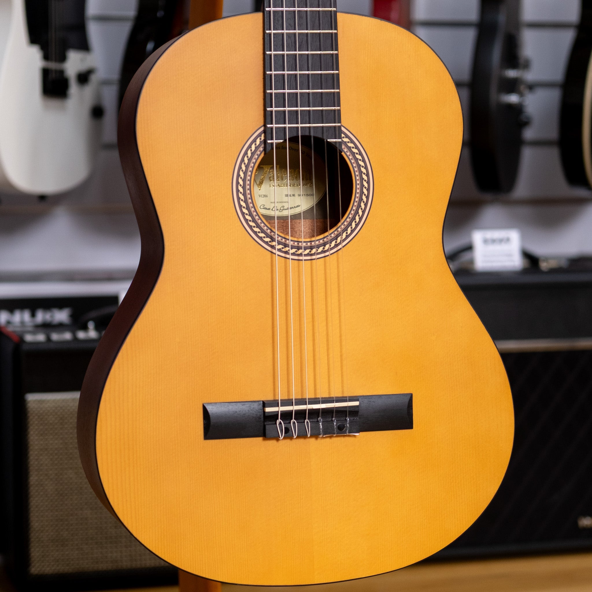 Valencia 200 Series 4/4 Size Nylon String Classical Guitar (Antique Natural)