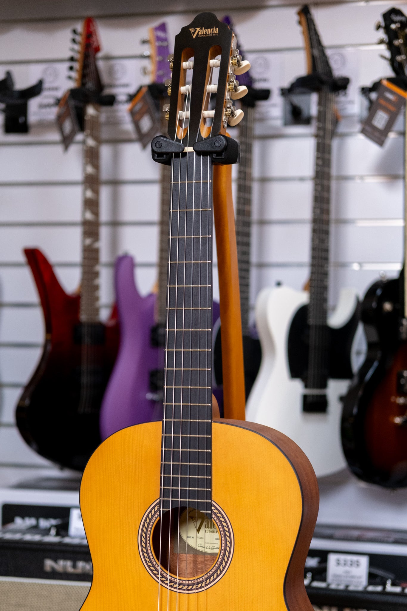 Valencia 200 Series 4/4 Size Nylon String Classical Guitar (Antique Natural)