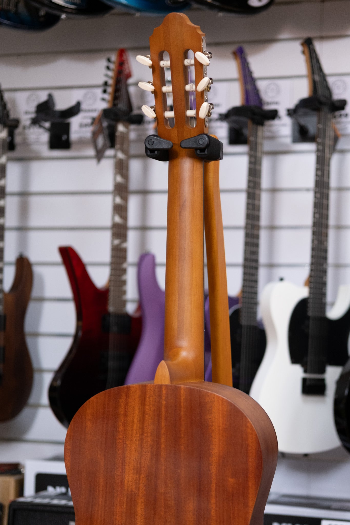 Valencia 200 Series 4/4 Size Nylon String Classical Guitar (Antique Natural)