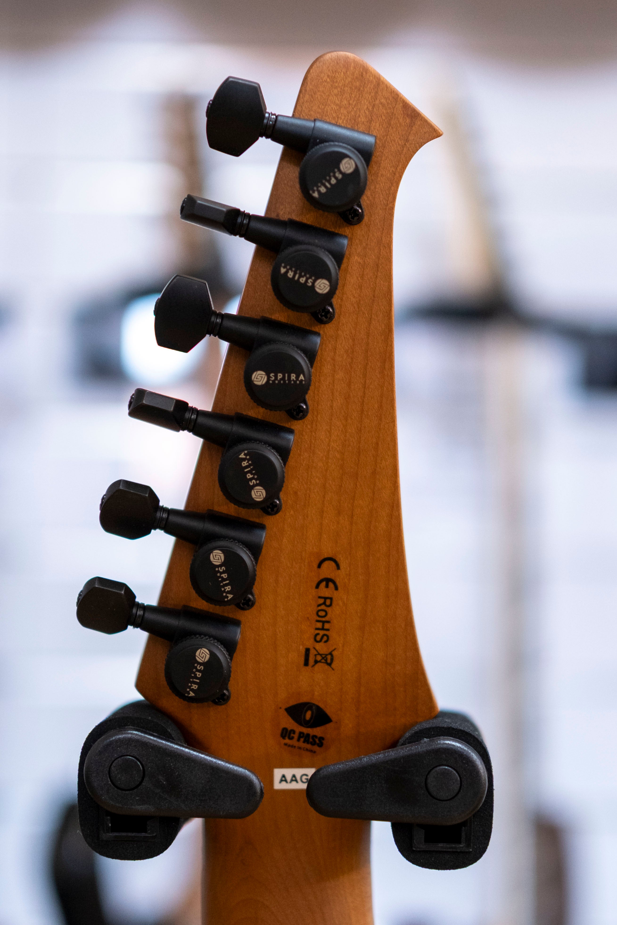 Spira V-400 Electric Guitar (Satin Black)