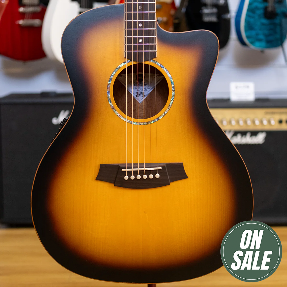 Cole Clark Studio Grand Auditorium Acoustic Electric Guitar with Deluxe Gig Bag (Spruce/Mahogany) (Sunburst)