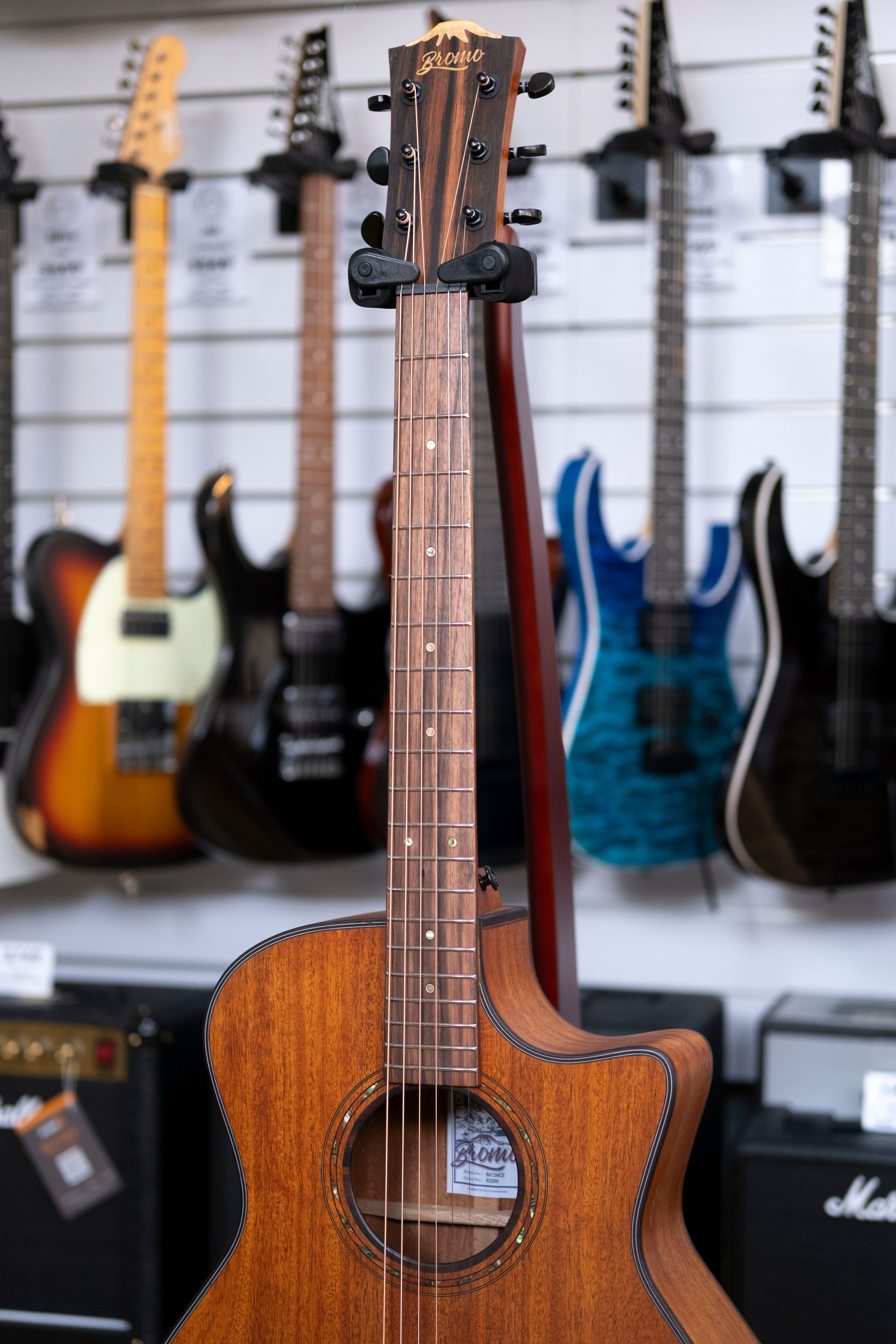 Bromo Tahoma Series Grand Auditorium Acoustic Electric Guitar (Solid Mahogany Top)