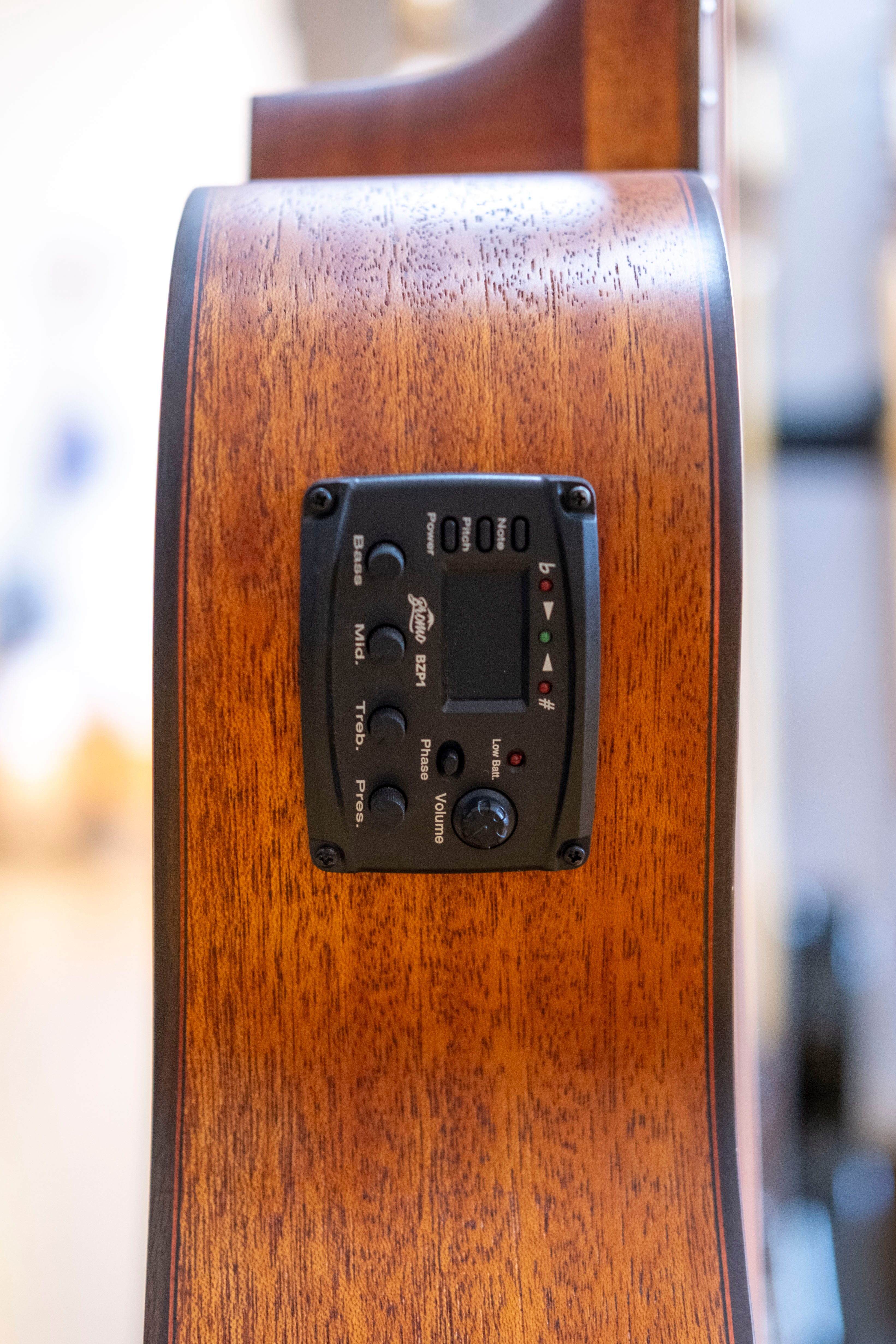 Bromo Tahoma Series Grand Auditorium Acoustic Electric Guitar (Solid Mahogany Top)