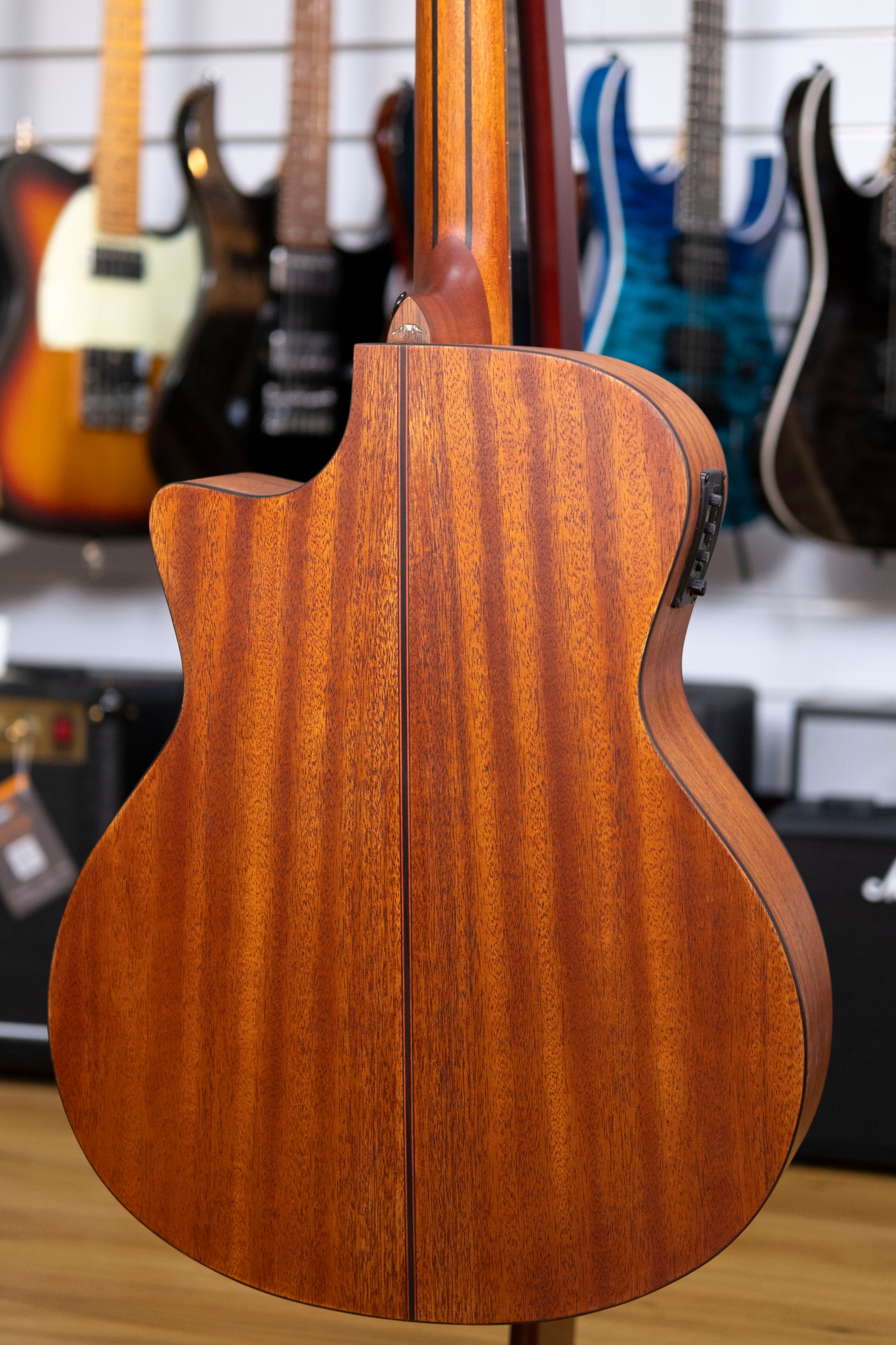 Bromo Tahoma Series Grand Auditorium Acoustic Electric Guitar (Solid Mahogany Top)