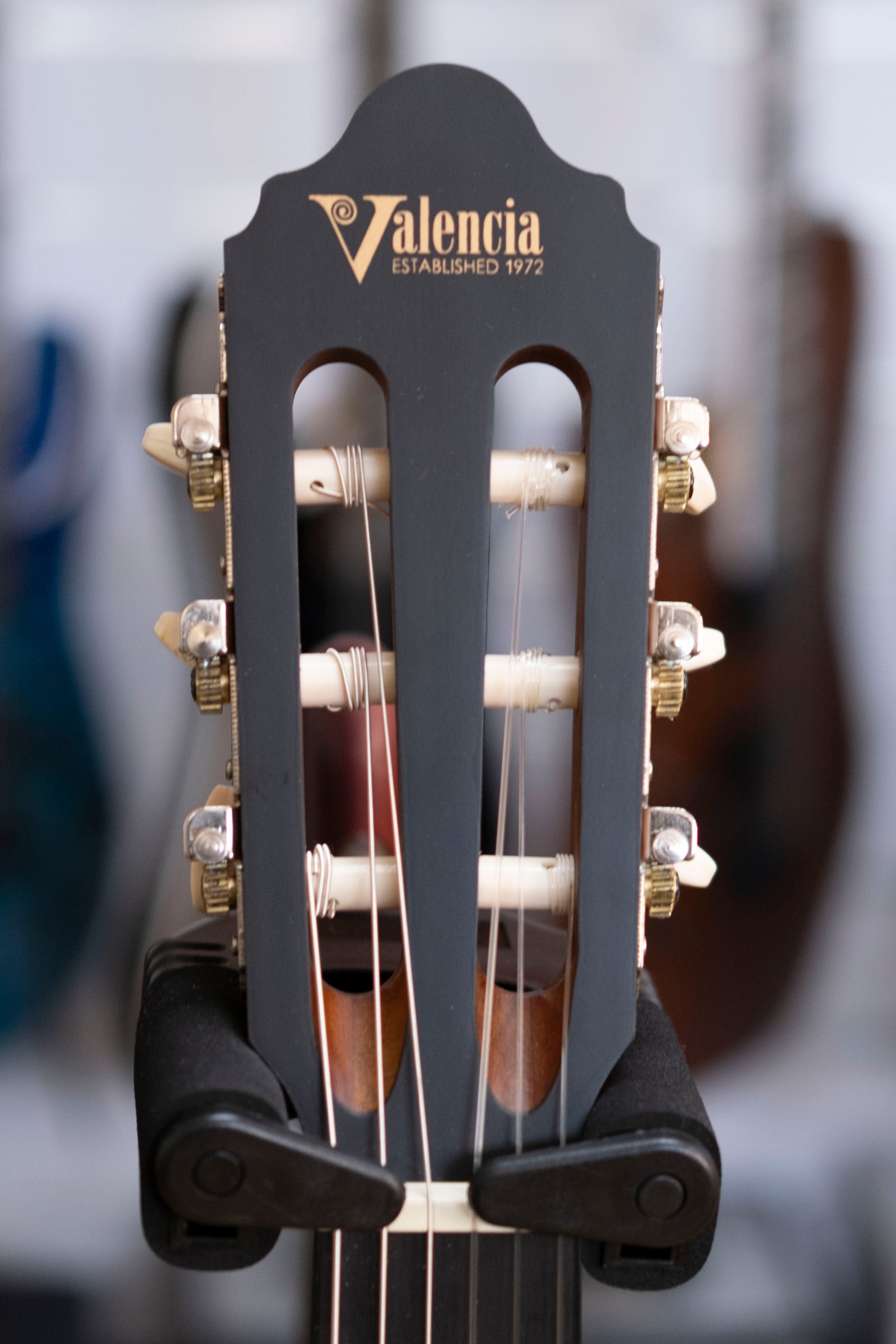 Valencia 200 Series 1/2 Size Nylon String Classical Guitar (Antique Natural)