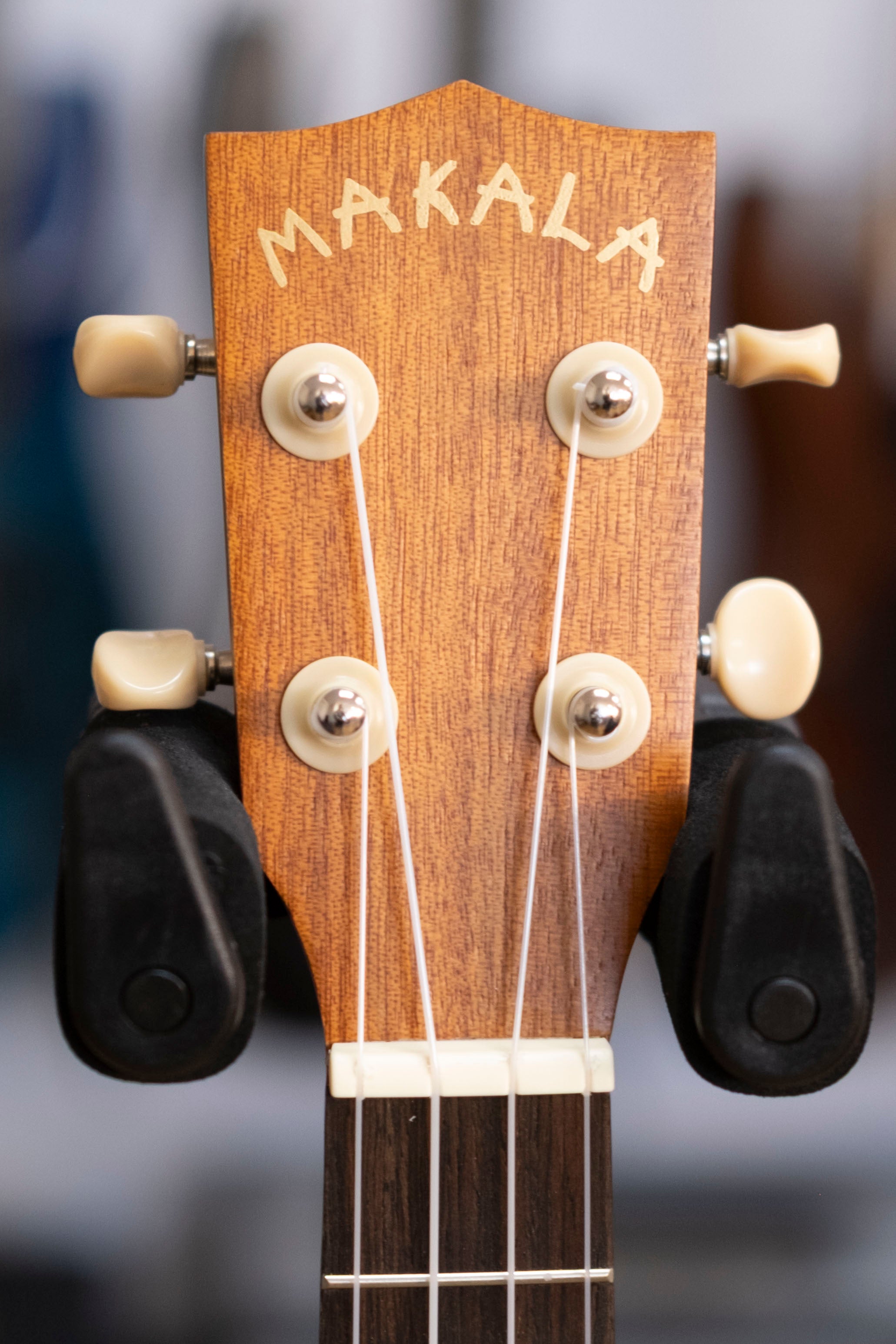Makala Classic Tenor Ukulele (Mahogany)