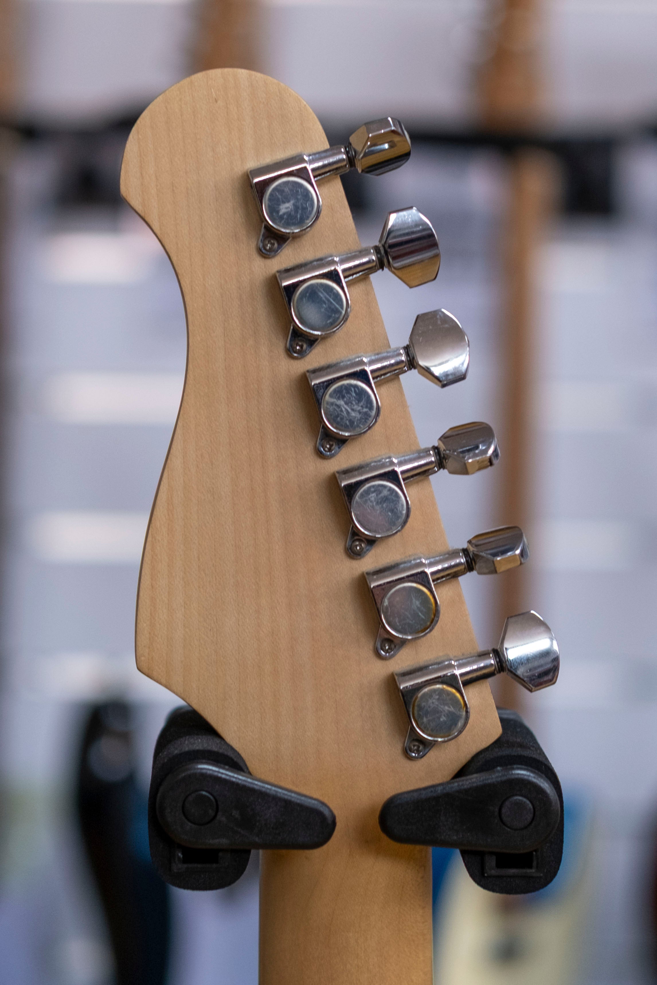 Haze E-211 Electric Guitar (Arctic White) (Pre-Owned)