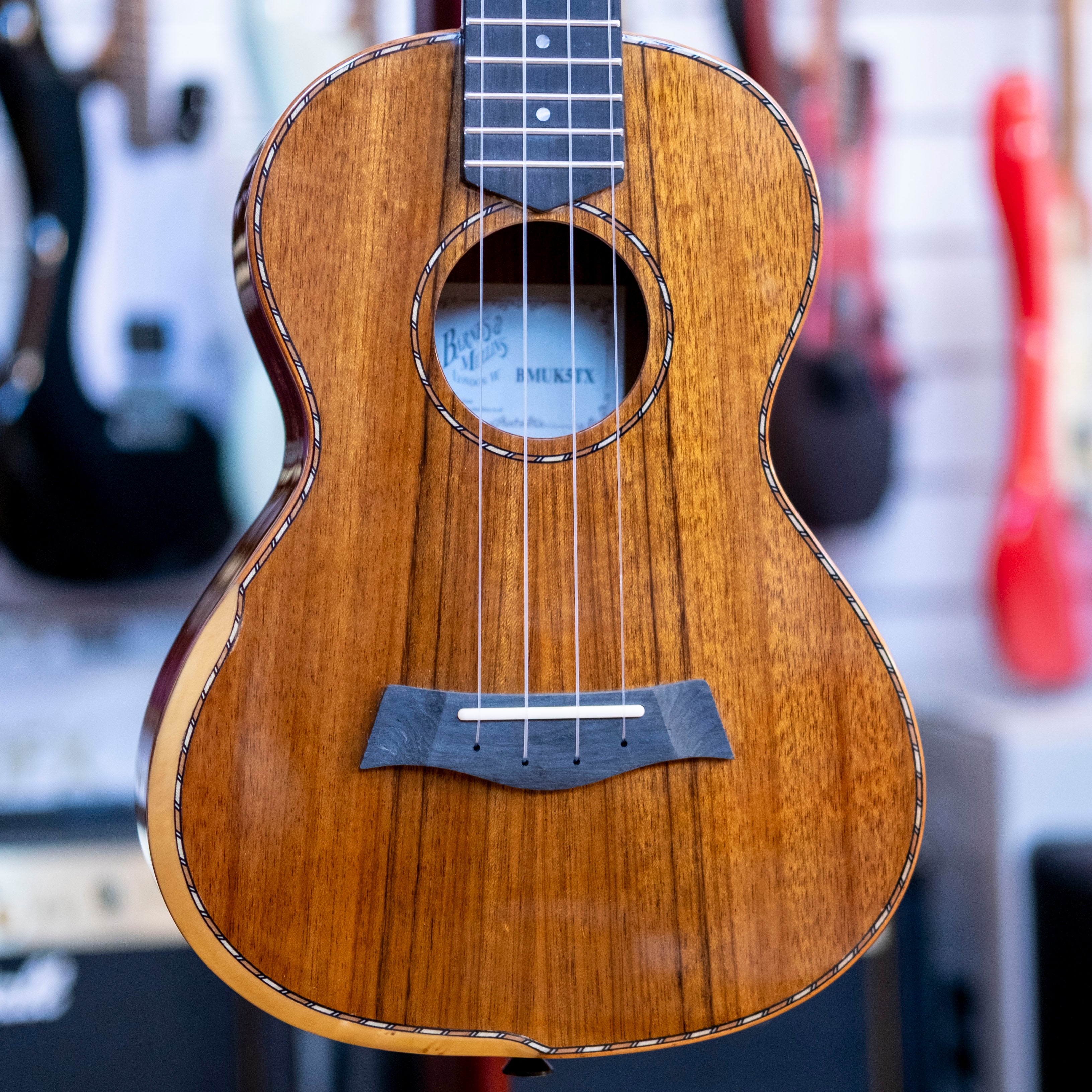 Barnes & Mullins Tenor Ukulele (Walnut)