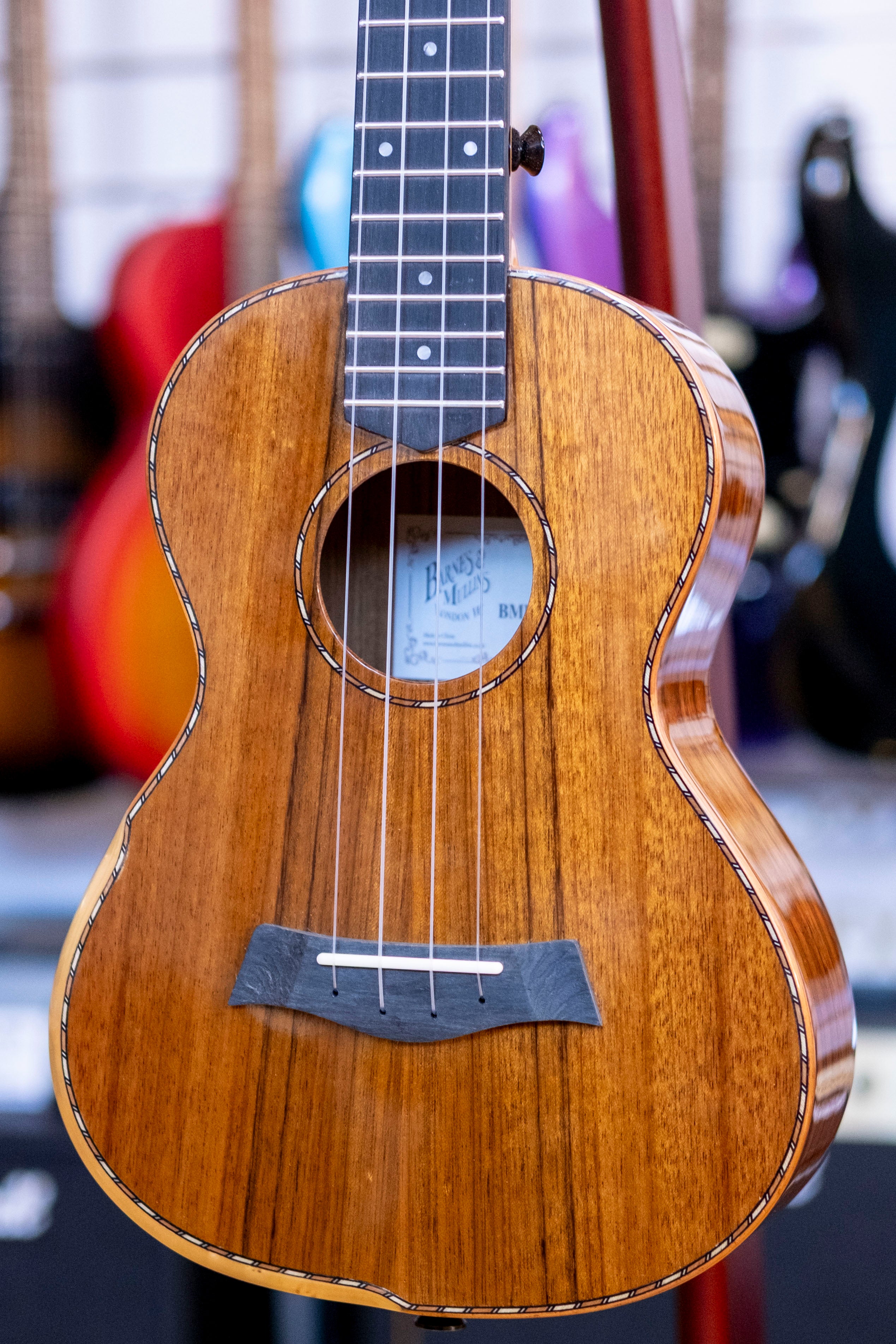 Barnes & Mullins Tenor Ukulele (Walnut)
