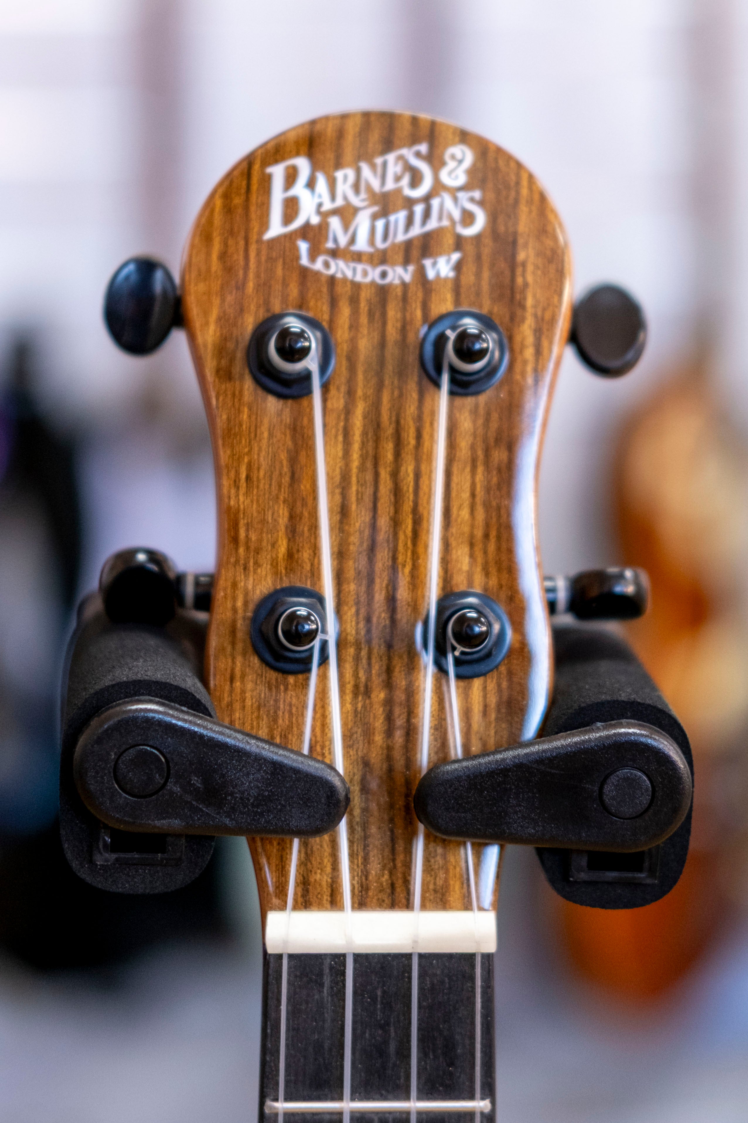 Barnes & Mullins Tenor Ukulele (Walnut)