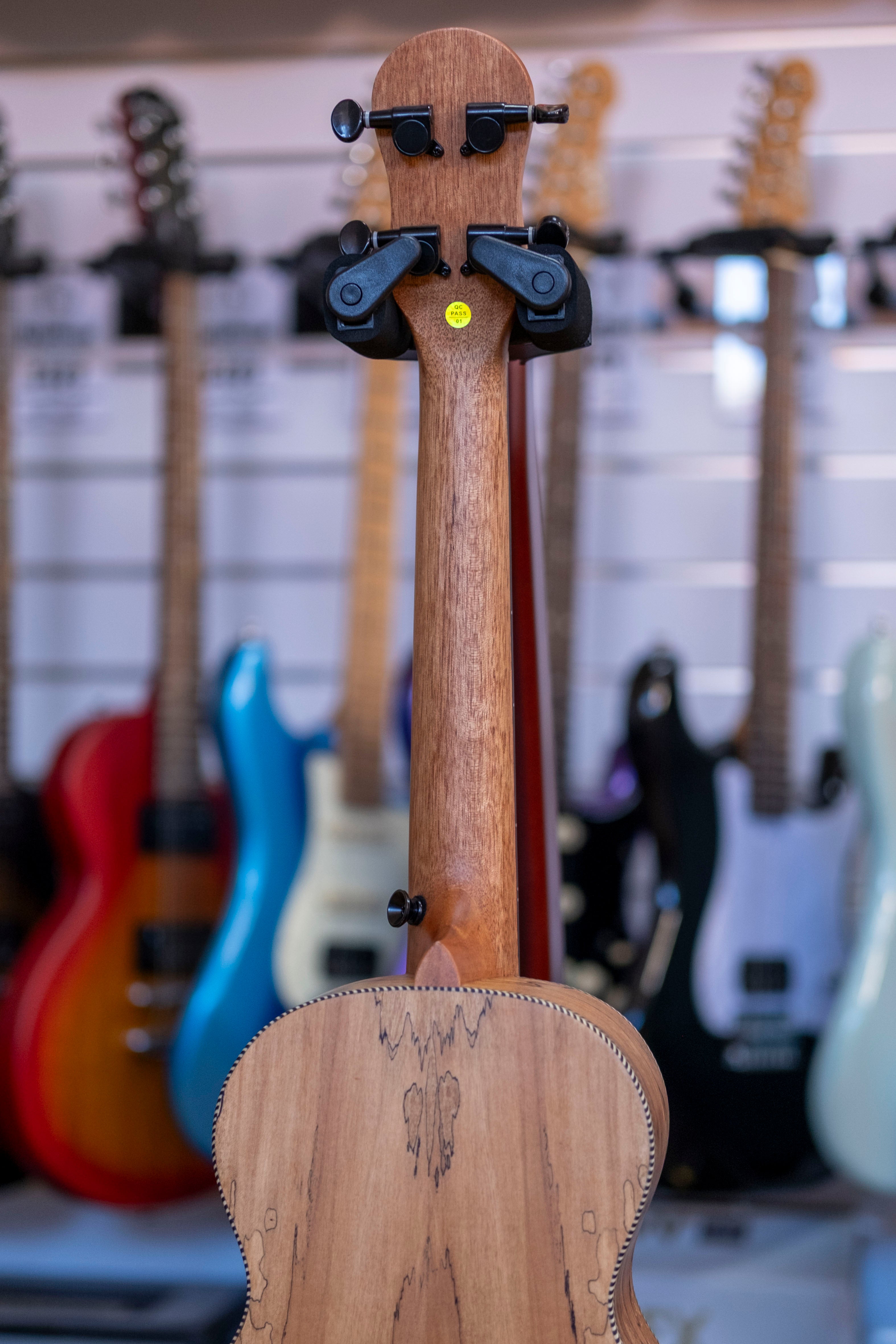 Barnes & Mullins Tenor Ukulele (Spalted Maple)