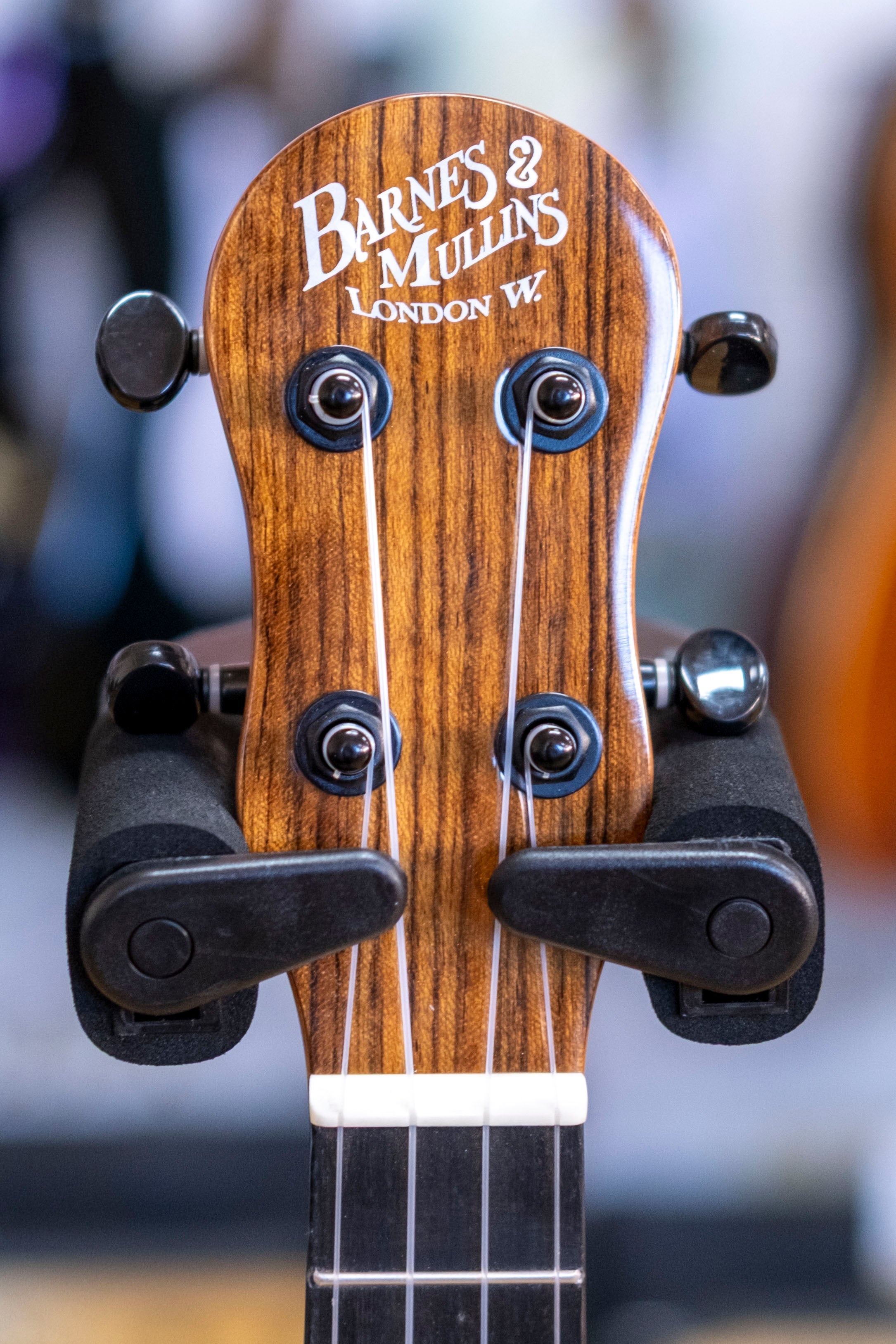 Barnes & Mullins Concert Ukulele (Walnut)