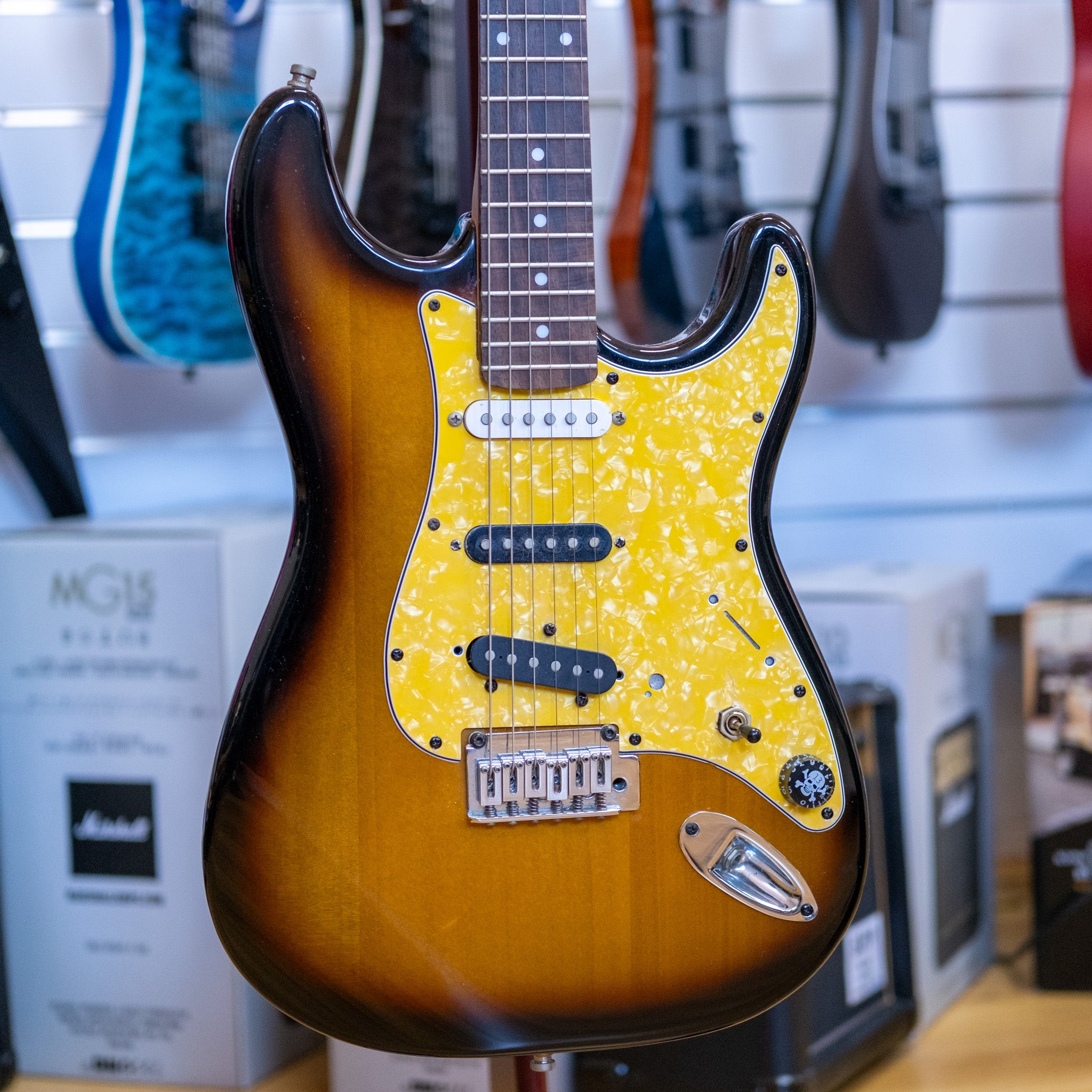 Cort G Series Electric Guitar with Hardcase (3-Tone Sunburst) (Pre-Owned)