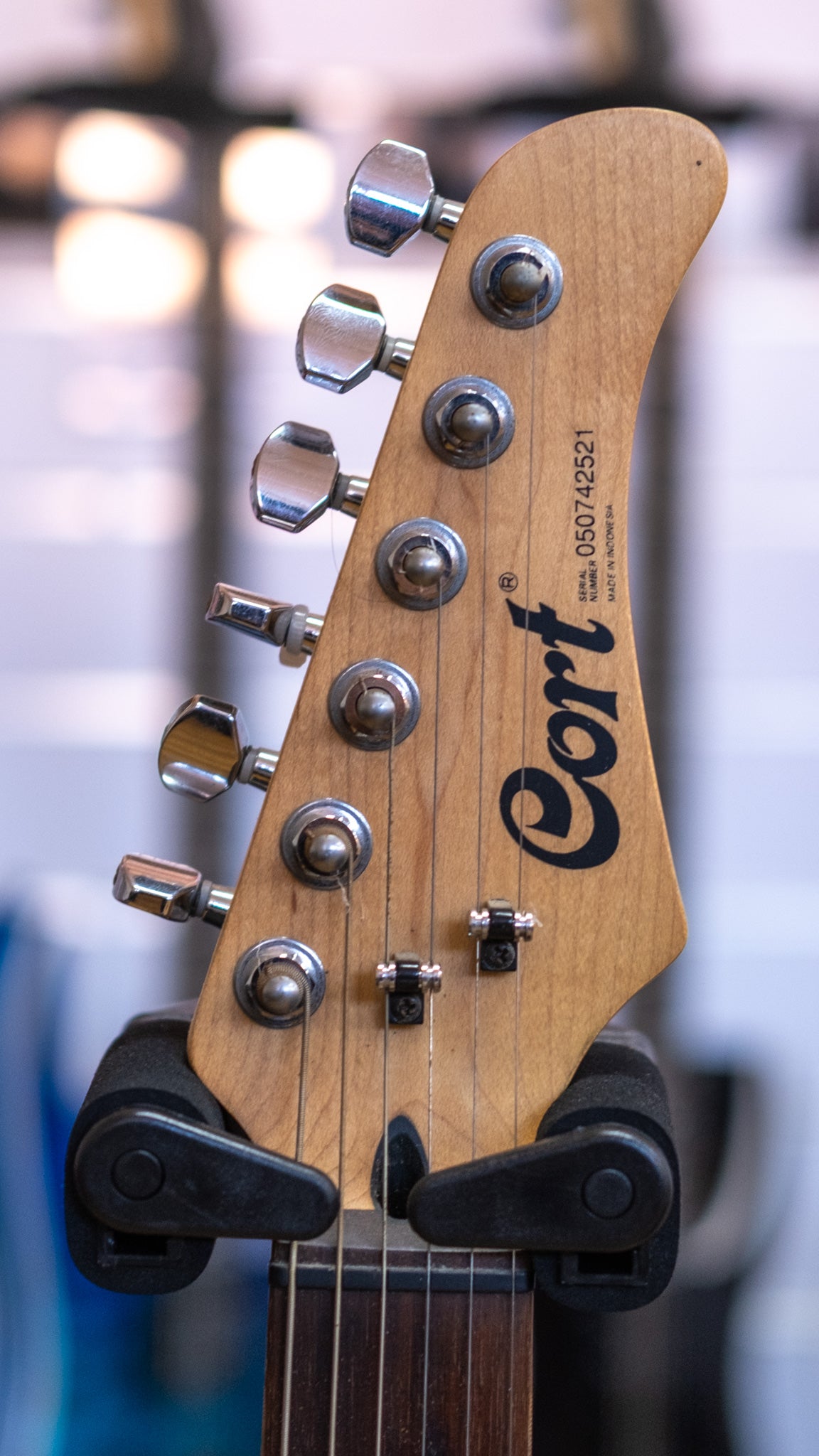 Cort G Series Electric Guitar with Hardcase (3-Tone Sunburst) (Pre-Owned)