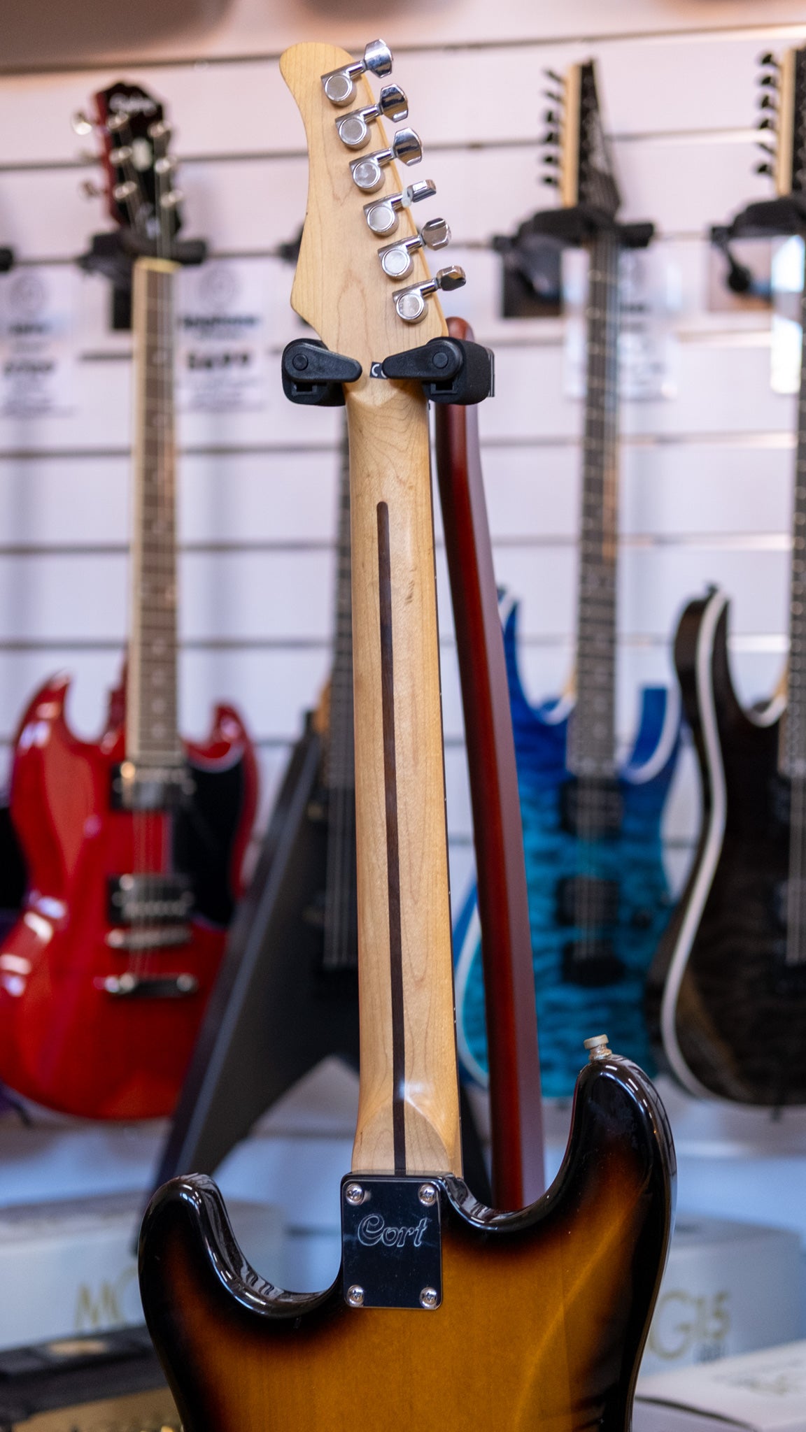 Cort G Series Electric Guitar with Hardcase (3-Tone Sunburst) (Pre-Owned)