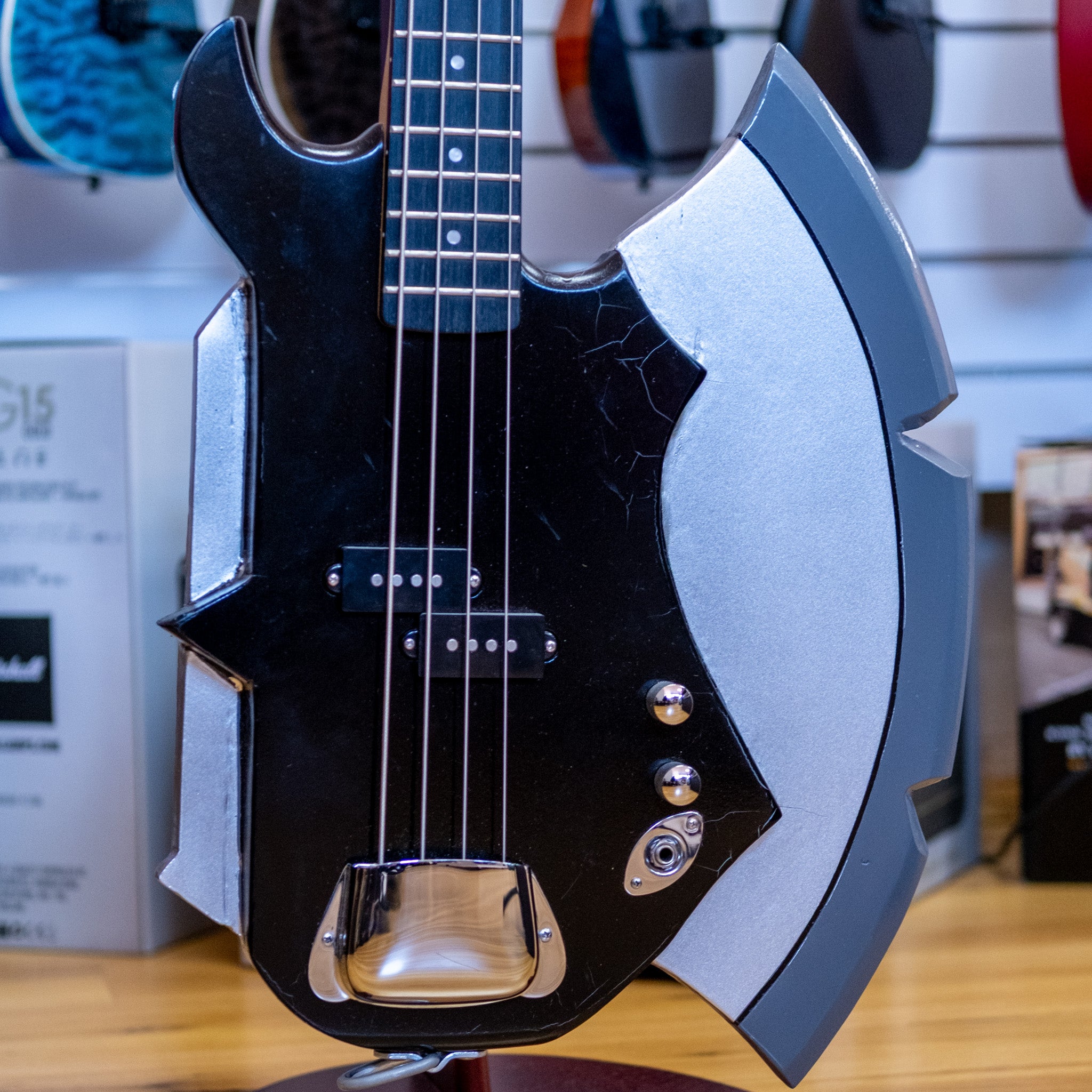 Artist 'Custom Axe' Bass Guitar (Pre-Woned)