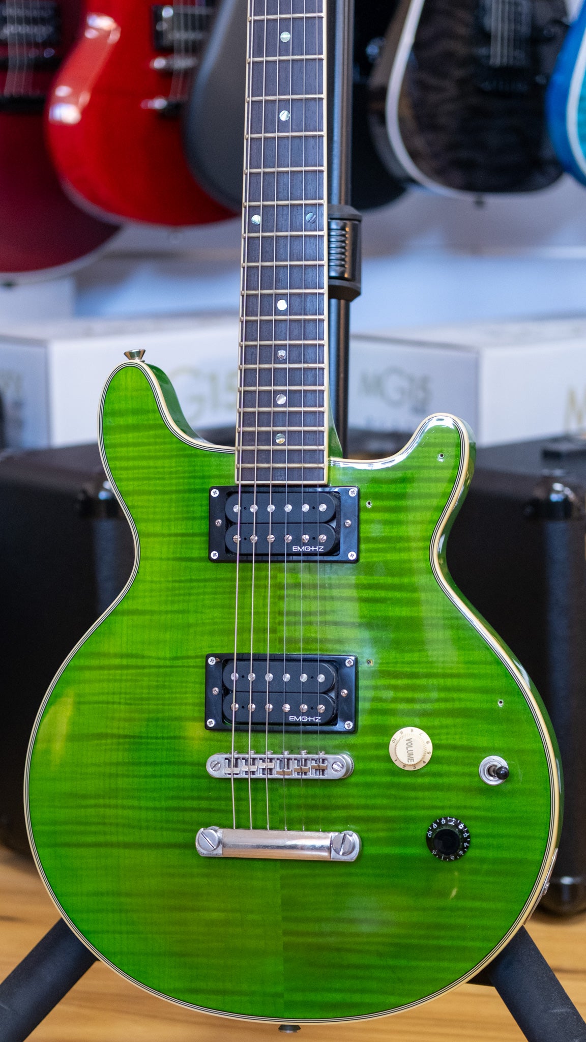 Onyx Nightshade Electric Guitar with Hardcase (Transparent Green) (Pre-Owned)