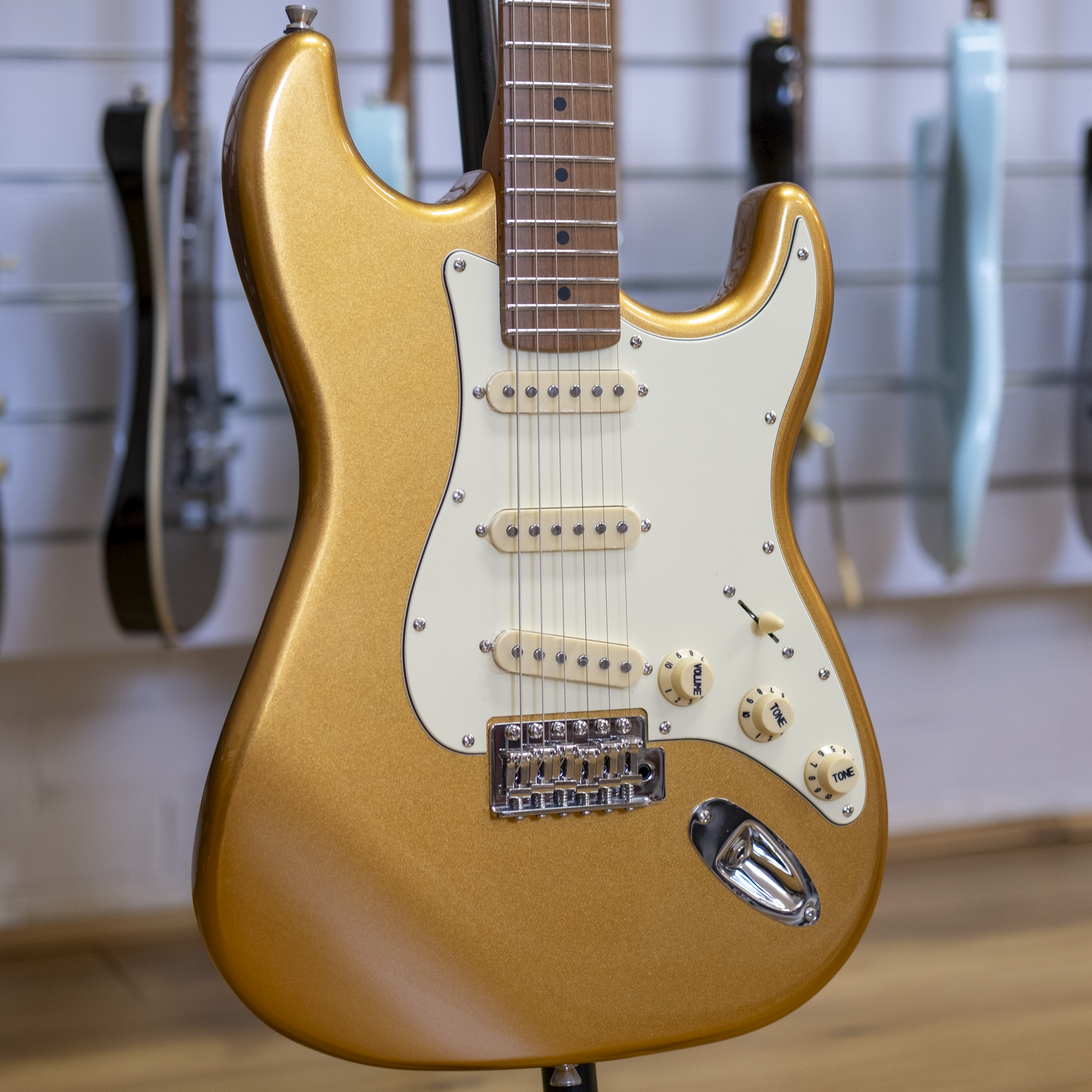 Jet JS-300 Electric Guitar (Gold)