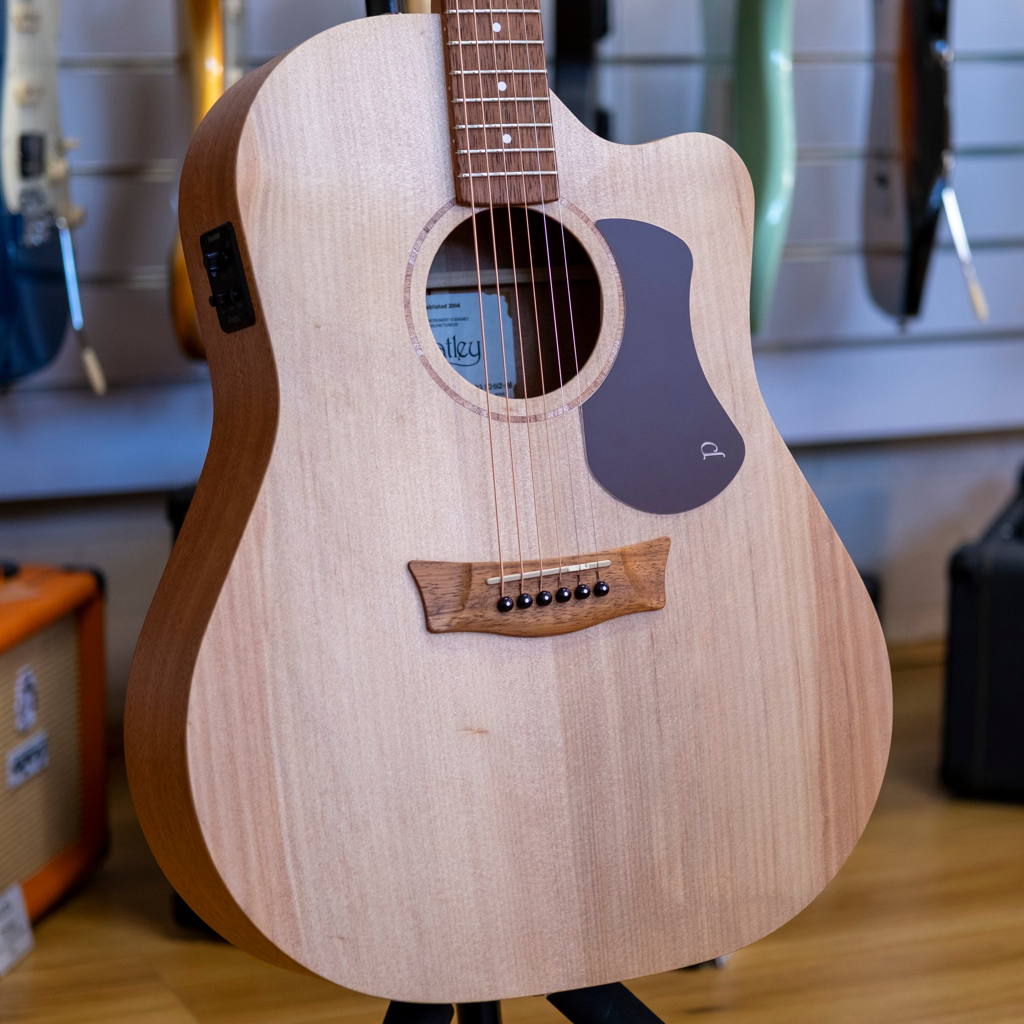 Pratley Entertainer Series Dreadnought Cutaway Acoustic Electric Guitar (Bunya/Maple)