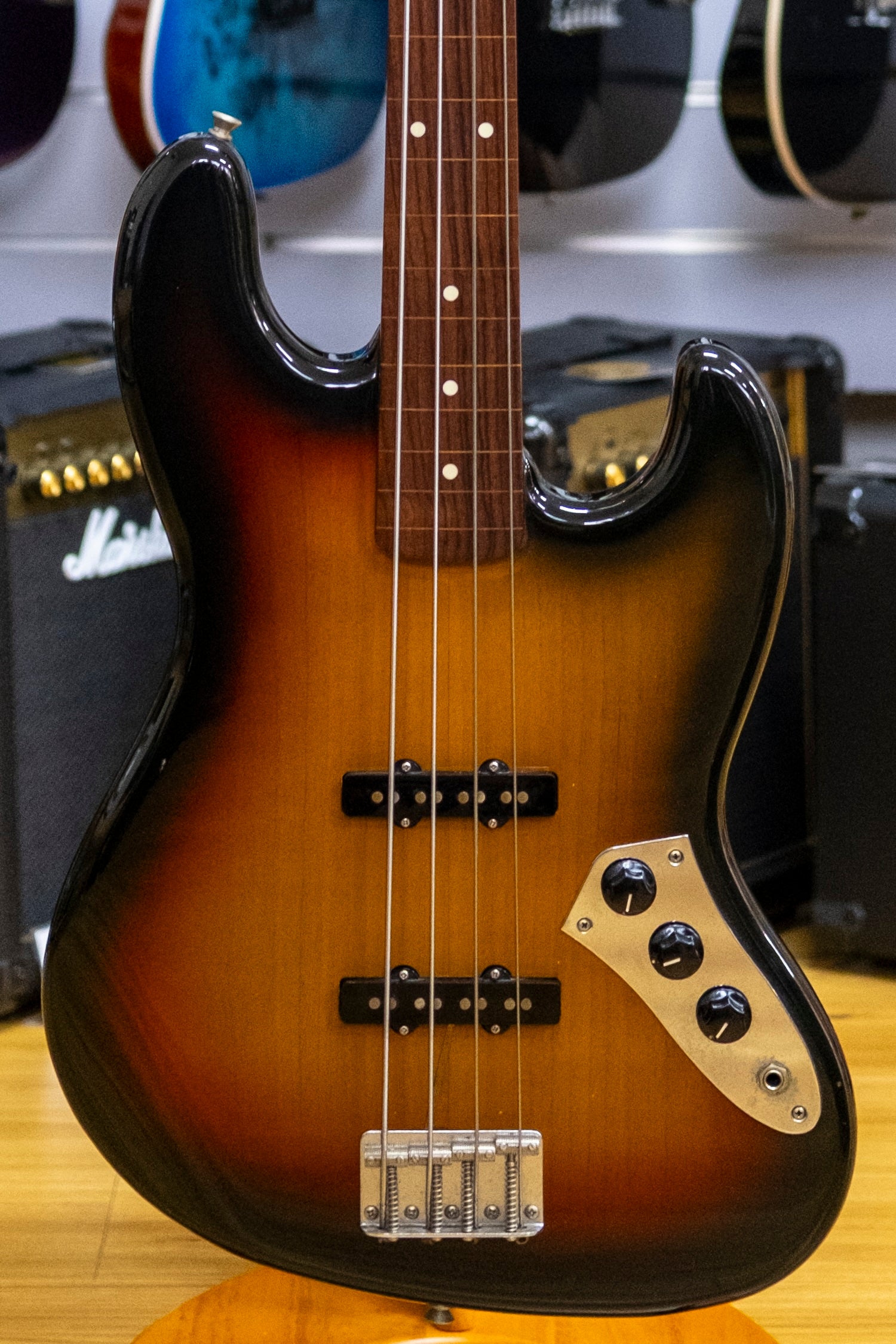 Fender JB62-FL Fretless Jazz Bass Guitar (3-Tone Sunburst) (Pre-Owned, 1994 MIJ)