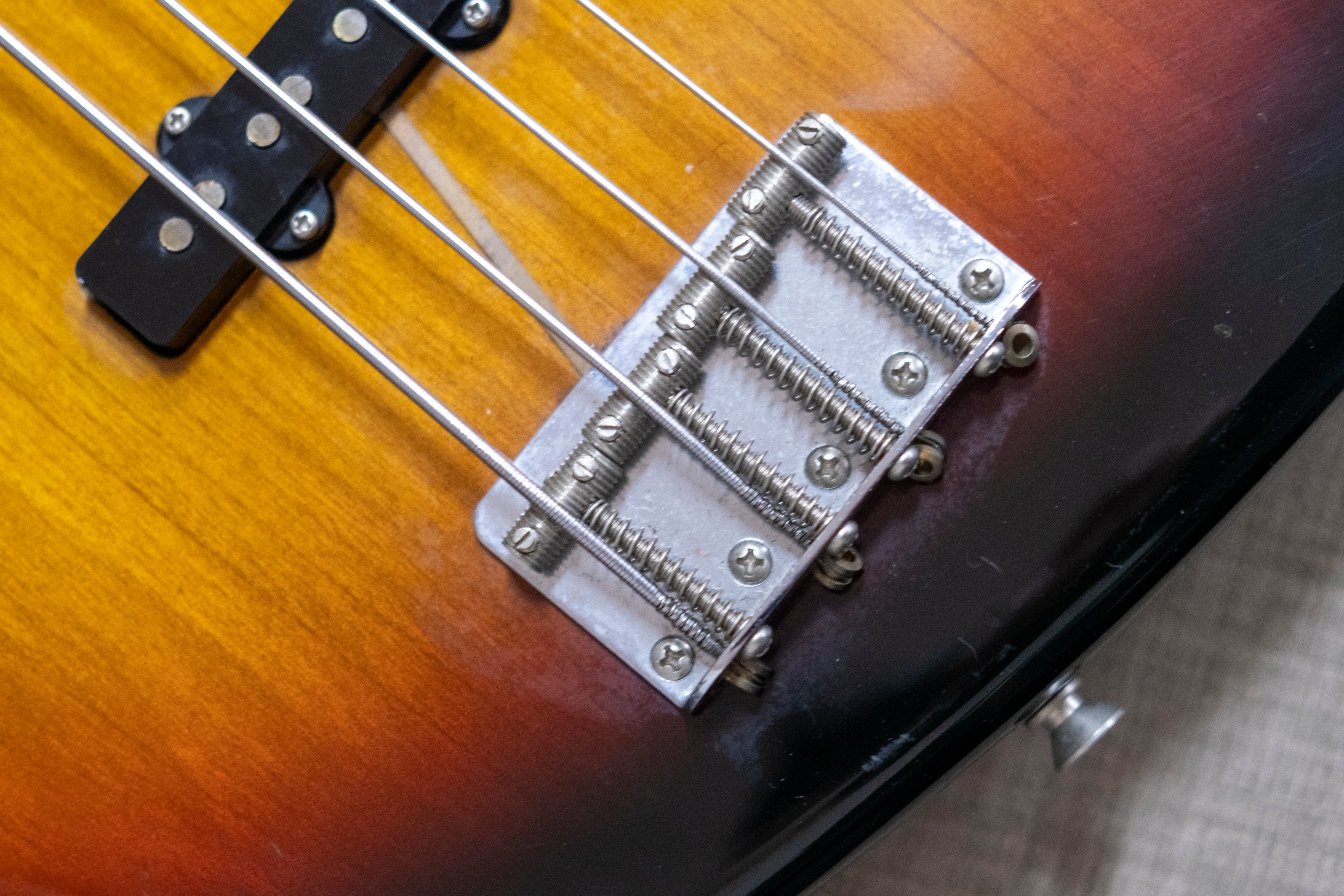 Fender JB62-FL Fretless Jazz Bass Guitar (3-Tone Sunburst) (Pre-Owned, 1994 MIJ)