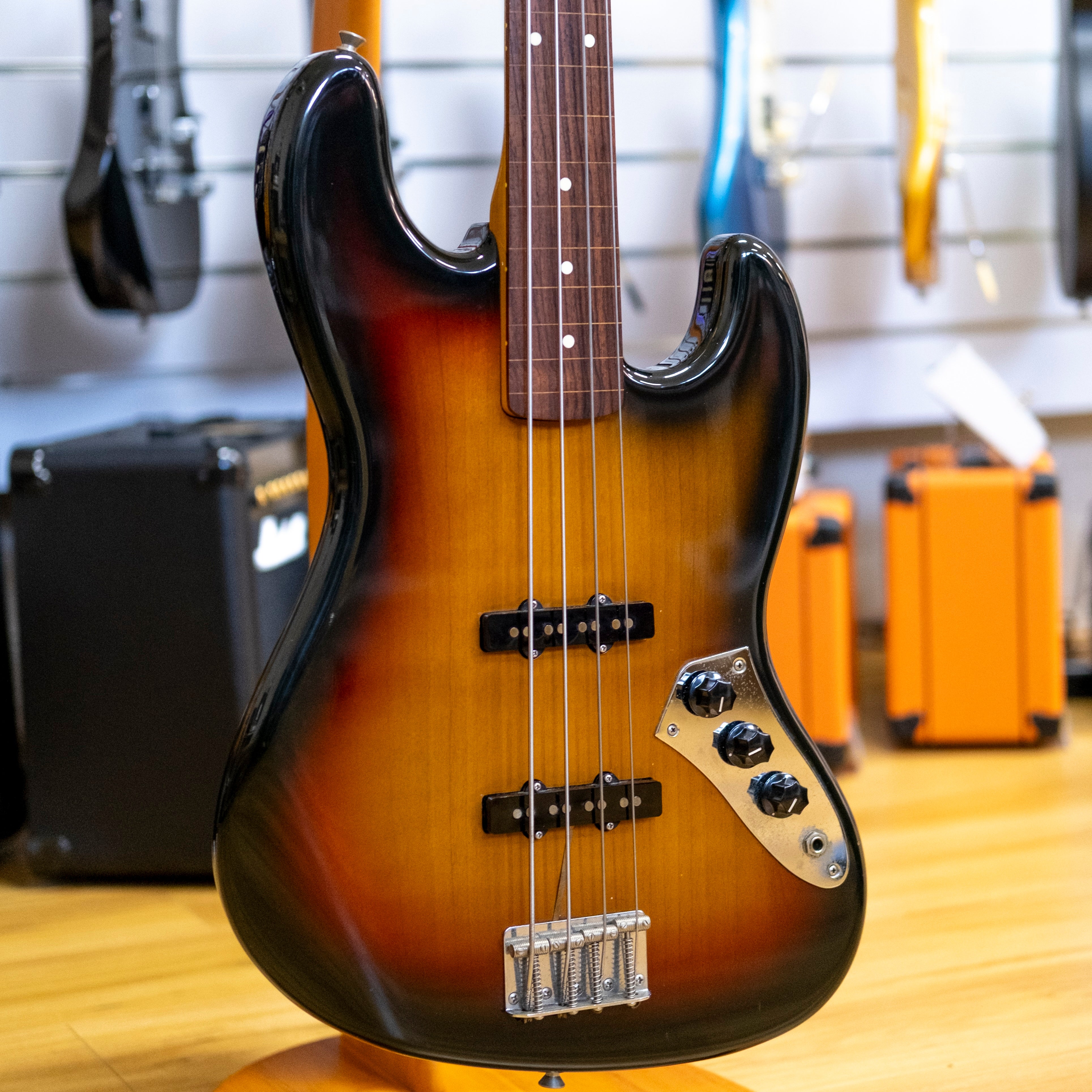 Fender JB62-FL Fretless Jazz Bass Guitar (3-Tone Sunburst) (Pre-Owned, 1994 MIJ)