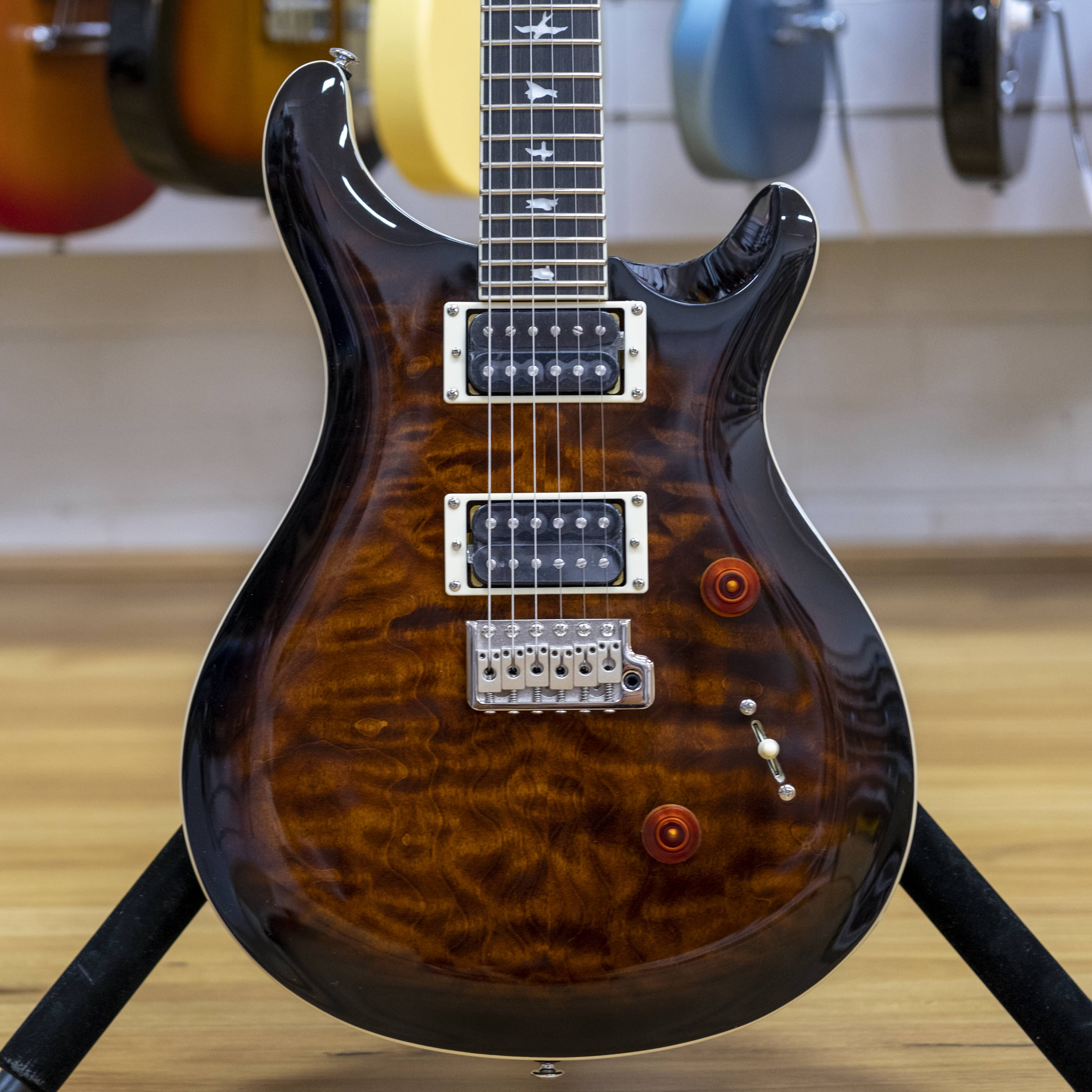 PRS SE Custom 24 Quilt Electric Guitar with Gig Bag (Black Gold Burst)