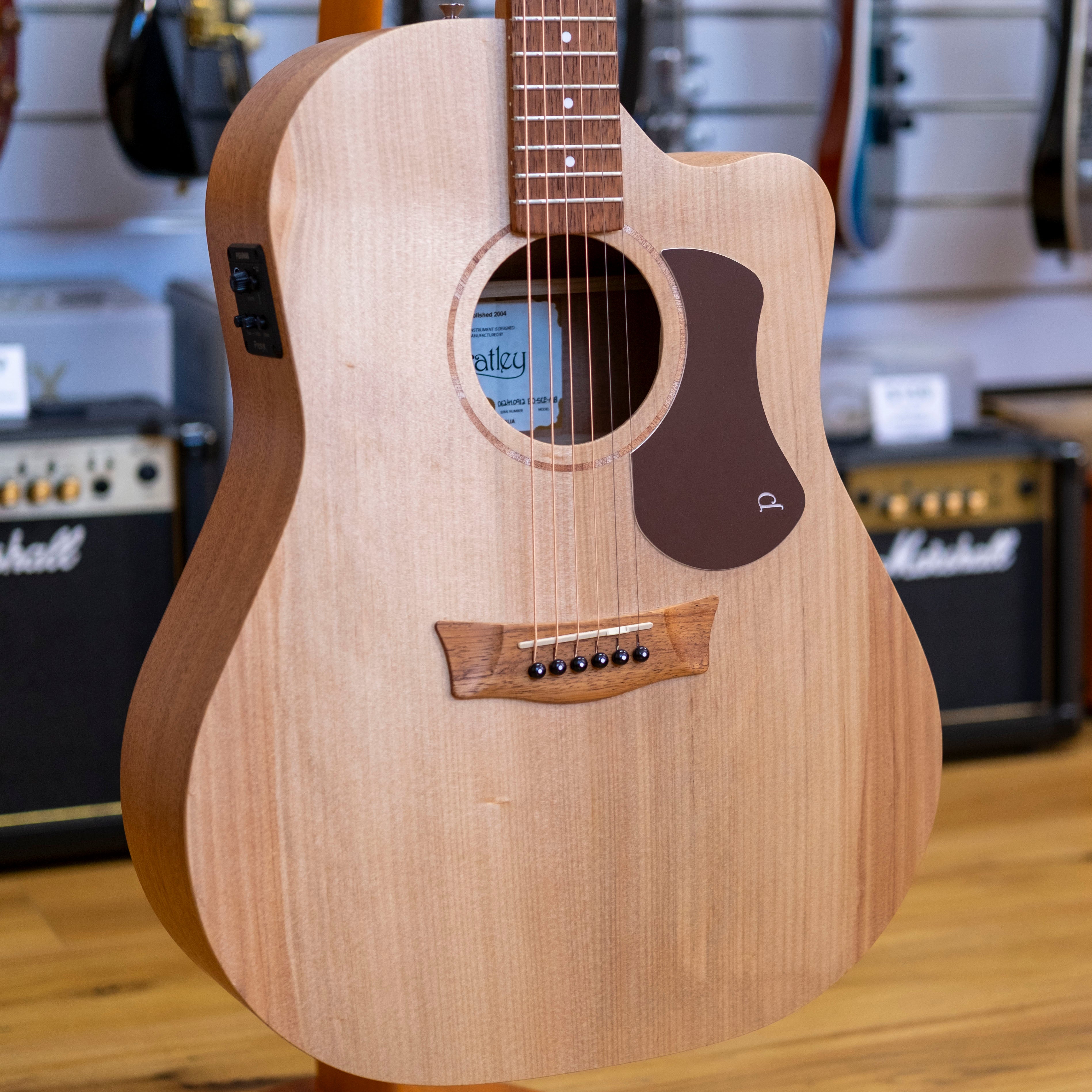Pratley Entertainer Series Dreadnought Cutaway Acoustic Electric Guitar (Bunya/Maple)