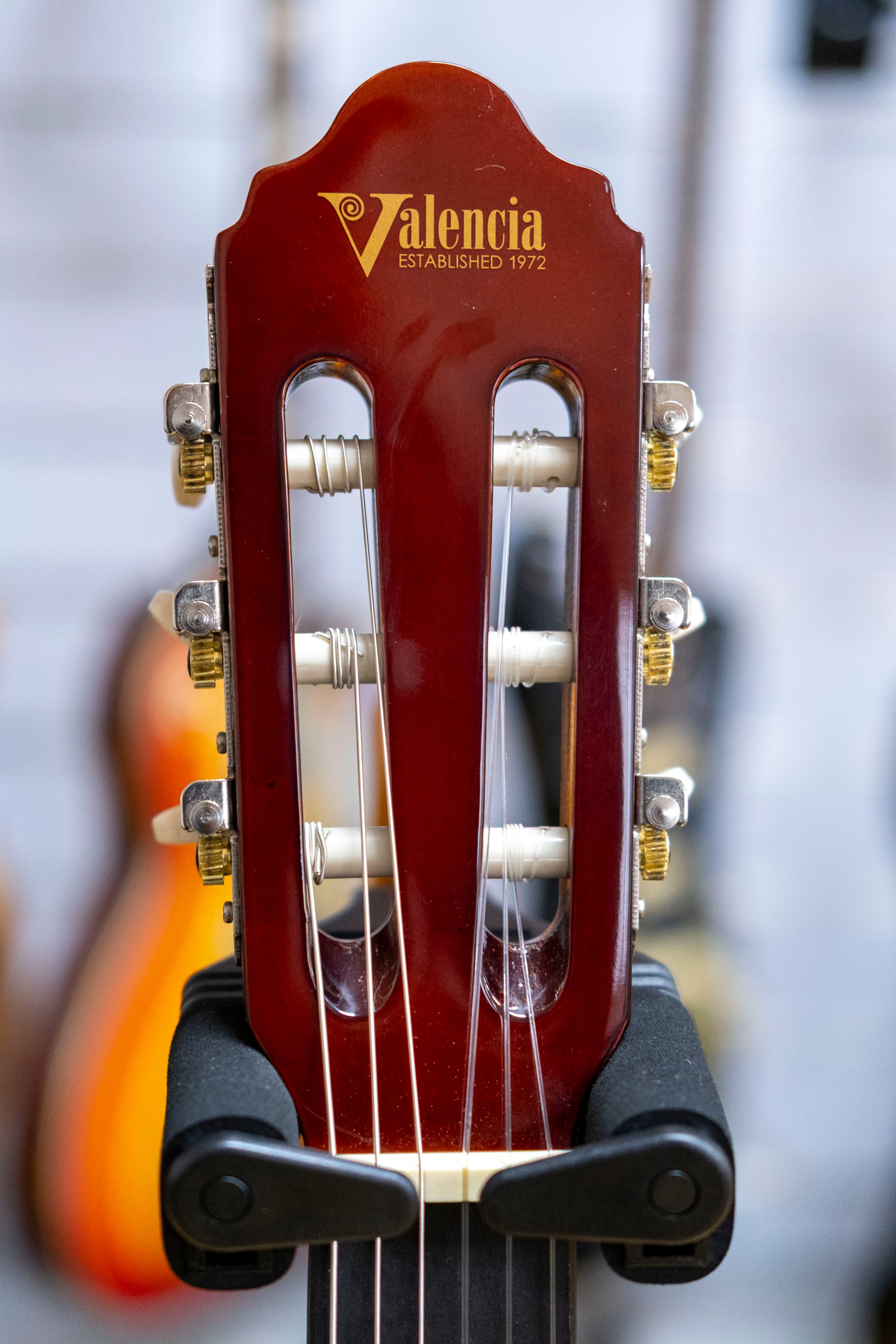 Valencia 100 Series Hybrid Thin Body Electric Classical Guitar (Natural Gloss)